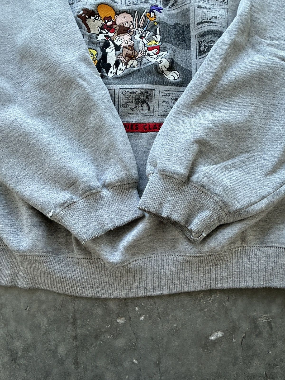 Vintage Vintage 90s Warner Bros Looney Tunes Sweatshirt Boxy Fit Size US XL / EU 56 / 4 - 8 Thumbnail