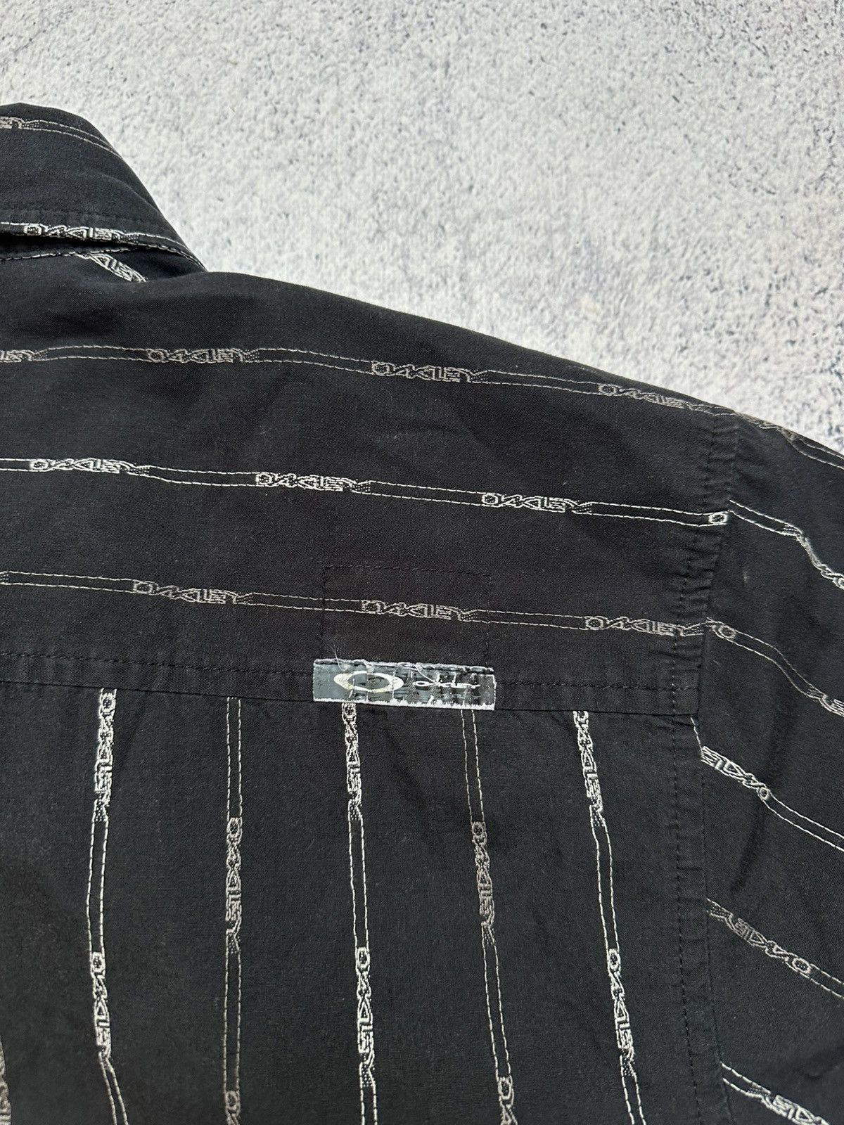 Oakley Vintage 00s Oakley Monogram Shirt Size US L / EU 52-54 / 3 - 13 Thumbnail