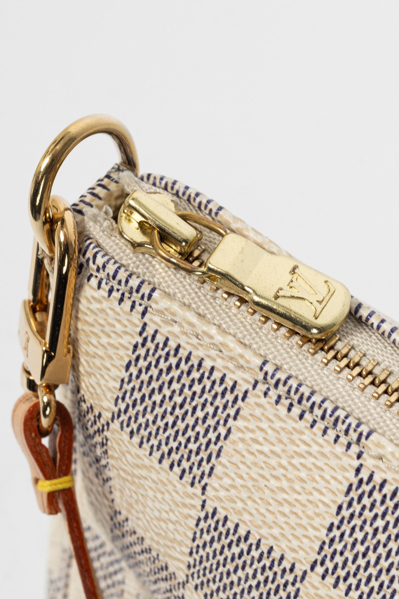 Louis Vuitton Louis Vuitton Damier Azur Canvas Pochette Accessoires Size ONE SIZE - 9 Thumbnail