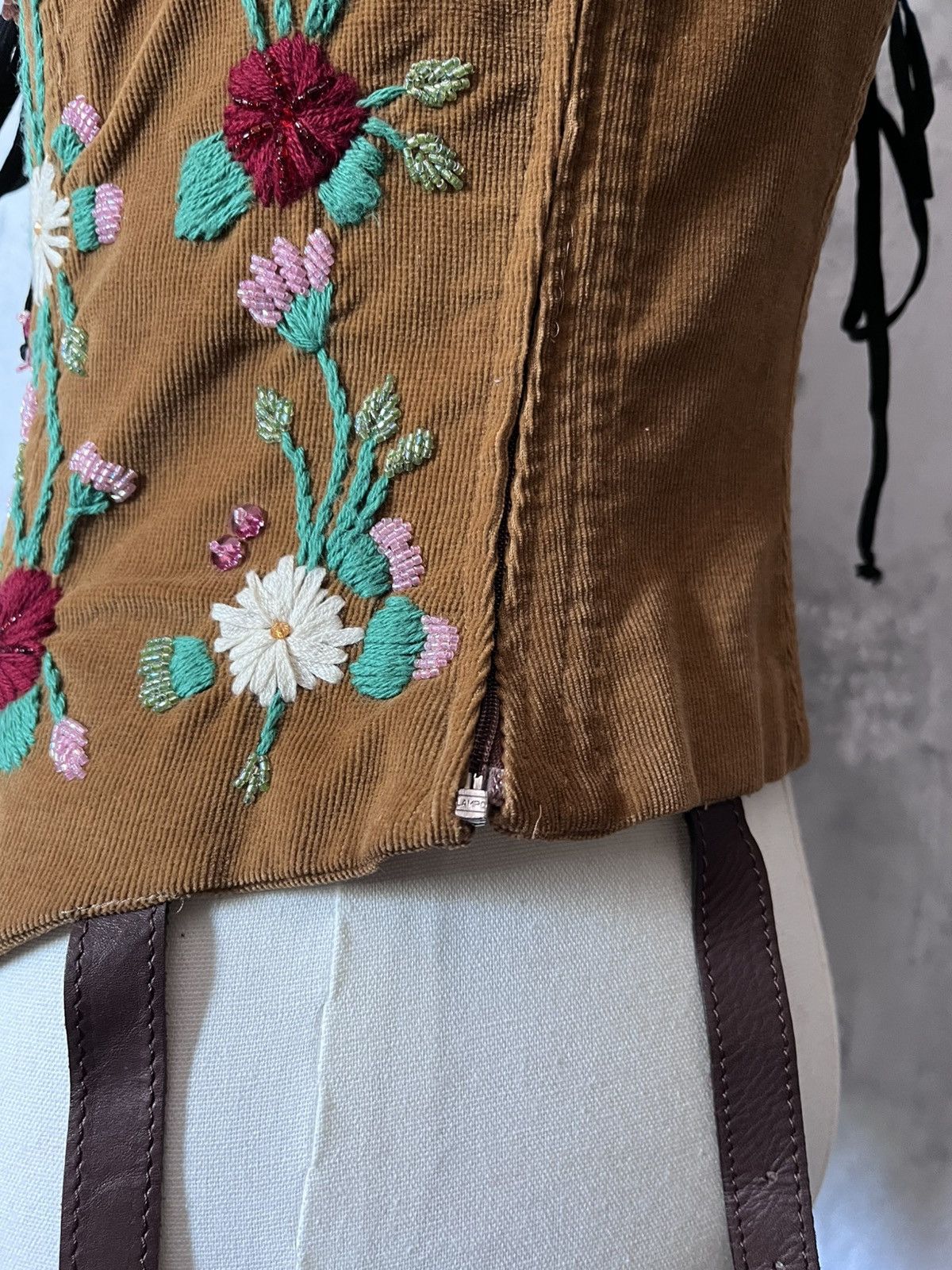 Dolce & Gabbana Dolce & Gabbana A/W 2002 Corduroy corset embroidery flower Size L / US 10 / IT 46 - 12 Thumbnail