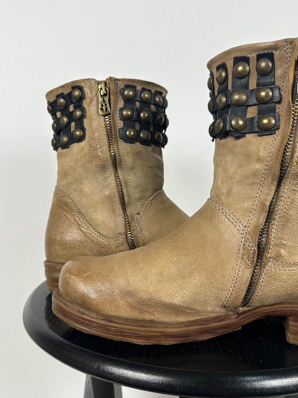 A.S.98 A.S.98. Airstep Beige Leather Studded Biker Ankle Boots Size US 7 / IT 37 - 20 Thumbnail
