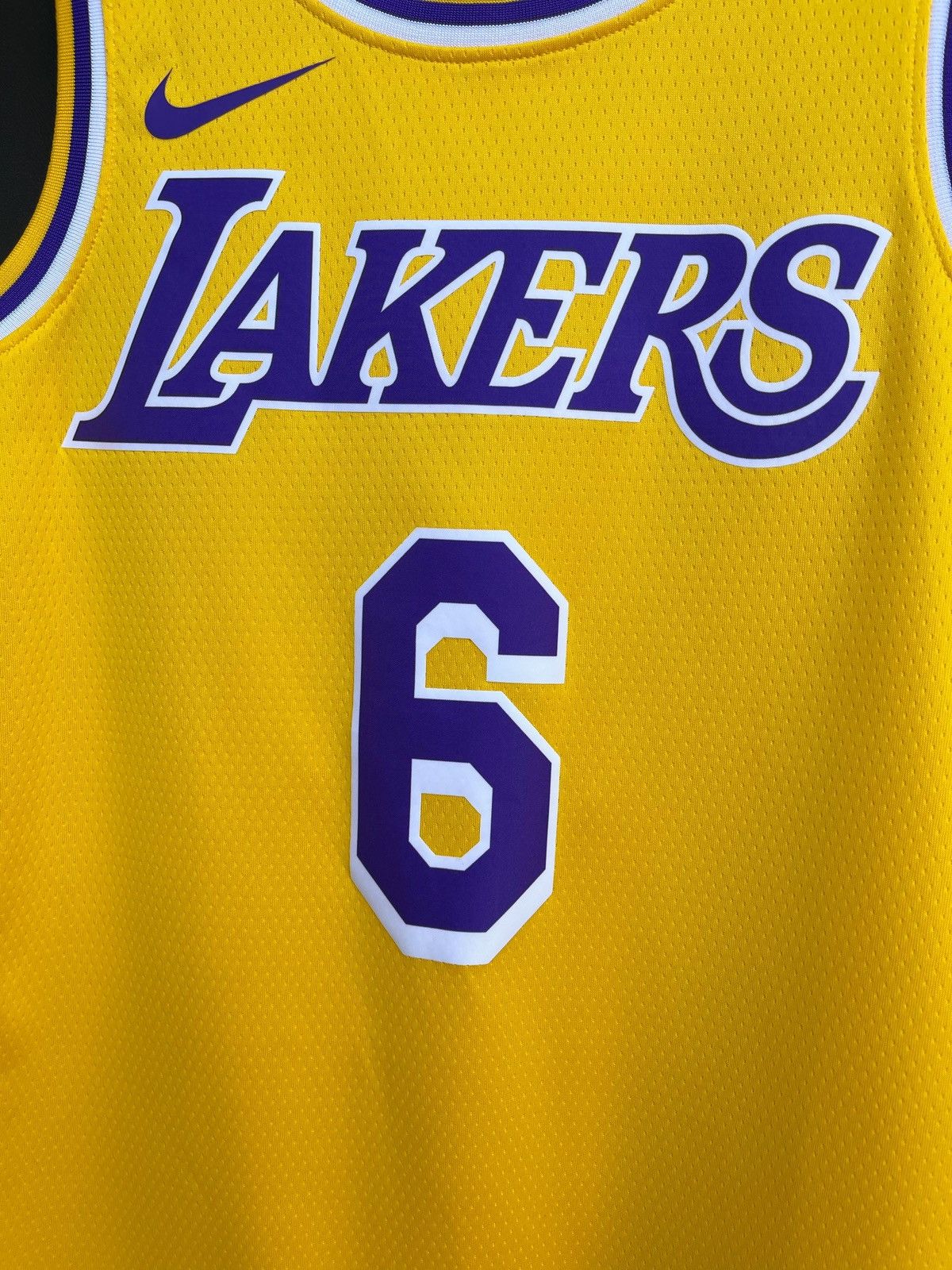 NBA Lebron James #6 Los Angeles LAKERS Jersey NBA SWINGMAN Nike Size US M / EU 48-50 / 2 - 6 Thumbnail