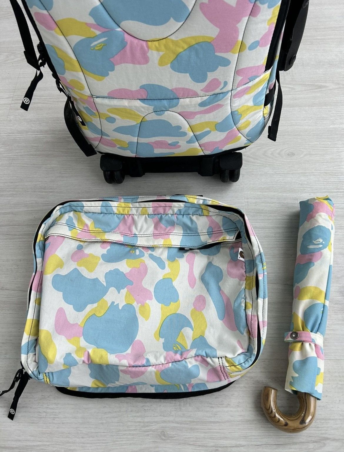Bape VERY RARE OG 2006 A BATHING APE COTTON CANDY LUGGAGE Size ONE SIZE - 7 Thumbnail