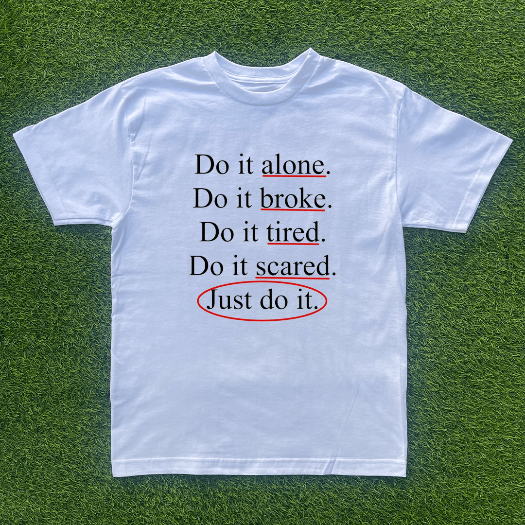 Vintage DO IT ALONE, DO IT BROKE, DO IT TIRED JUST DO IT TSHIRT Size US M / EU 48-50 / 2 - 1 Preview