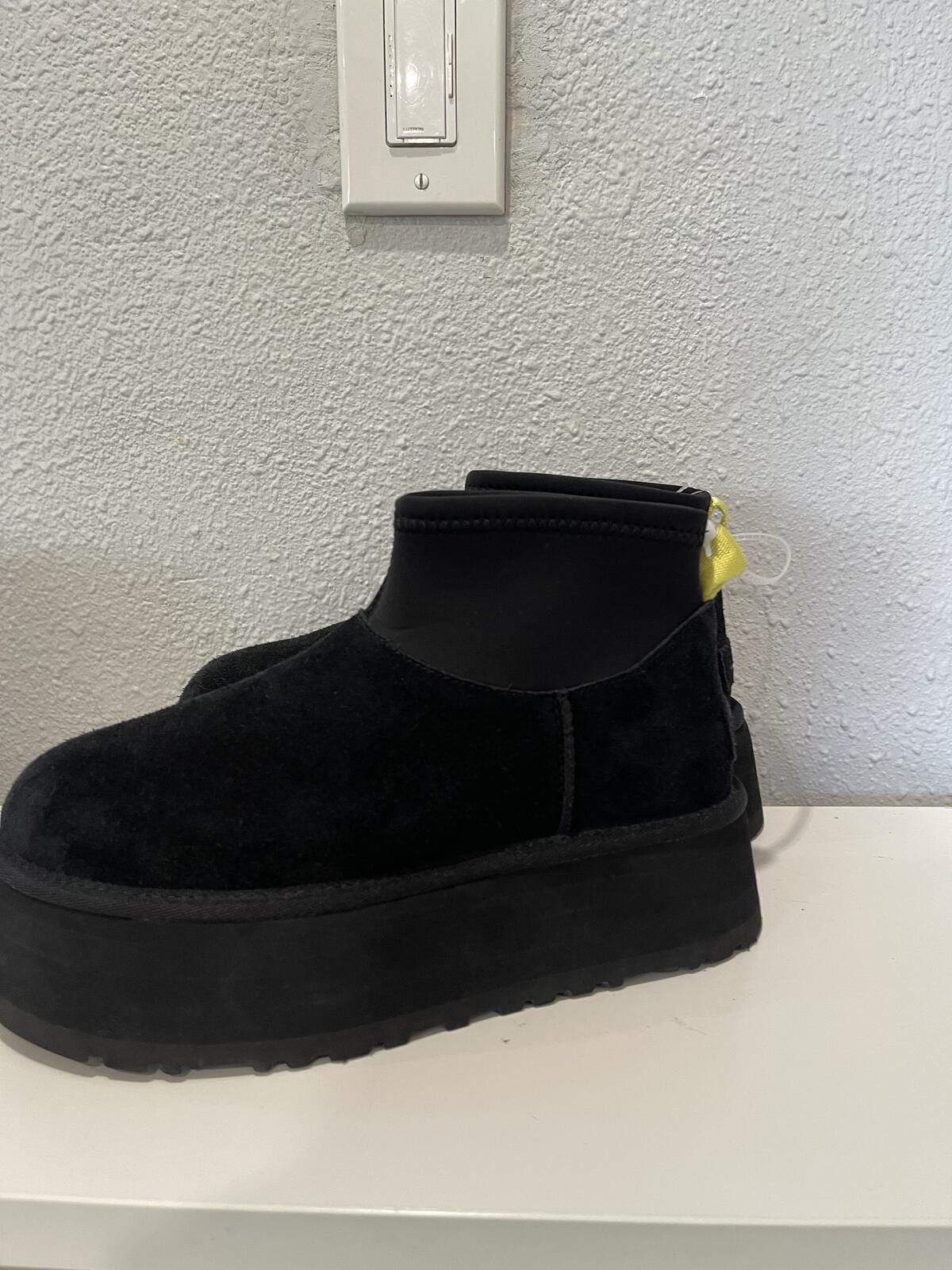 Ugg UGG Classic mini Dipper Platform Black Suede Boots Size US 7 / IT 37 - 4 Thumbnail
