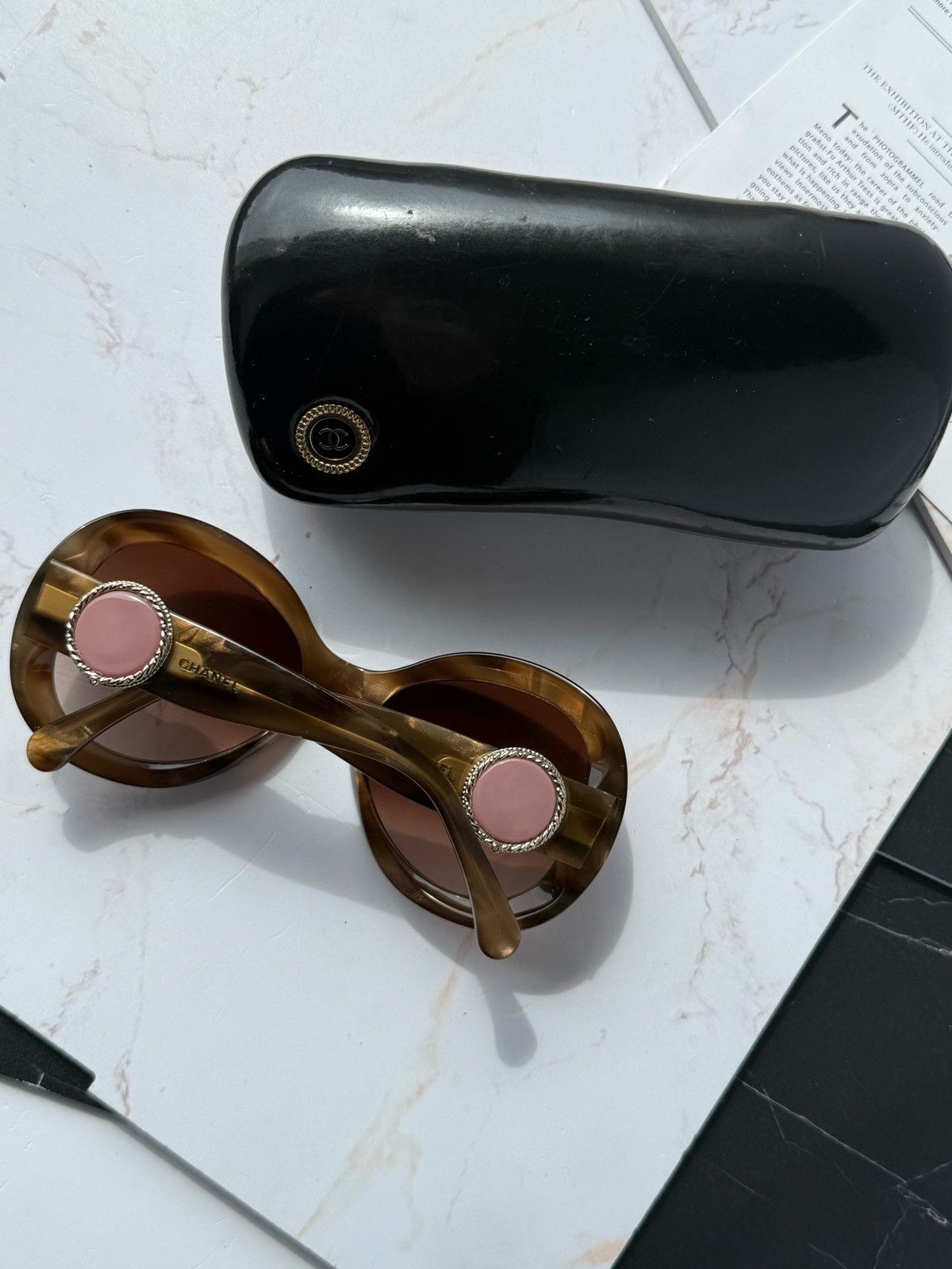 Chanel Chanel vintage sunglasses 5193-B Limited Collection Bouton Size ONE SIZE - 7 Thumbnail