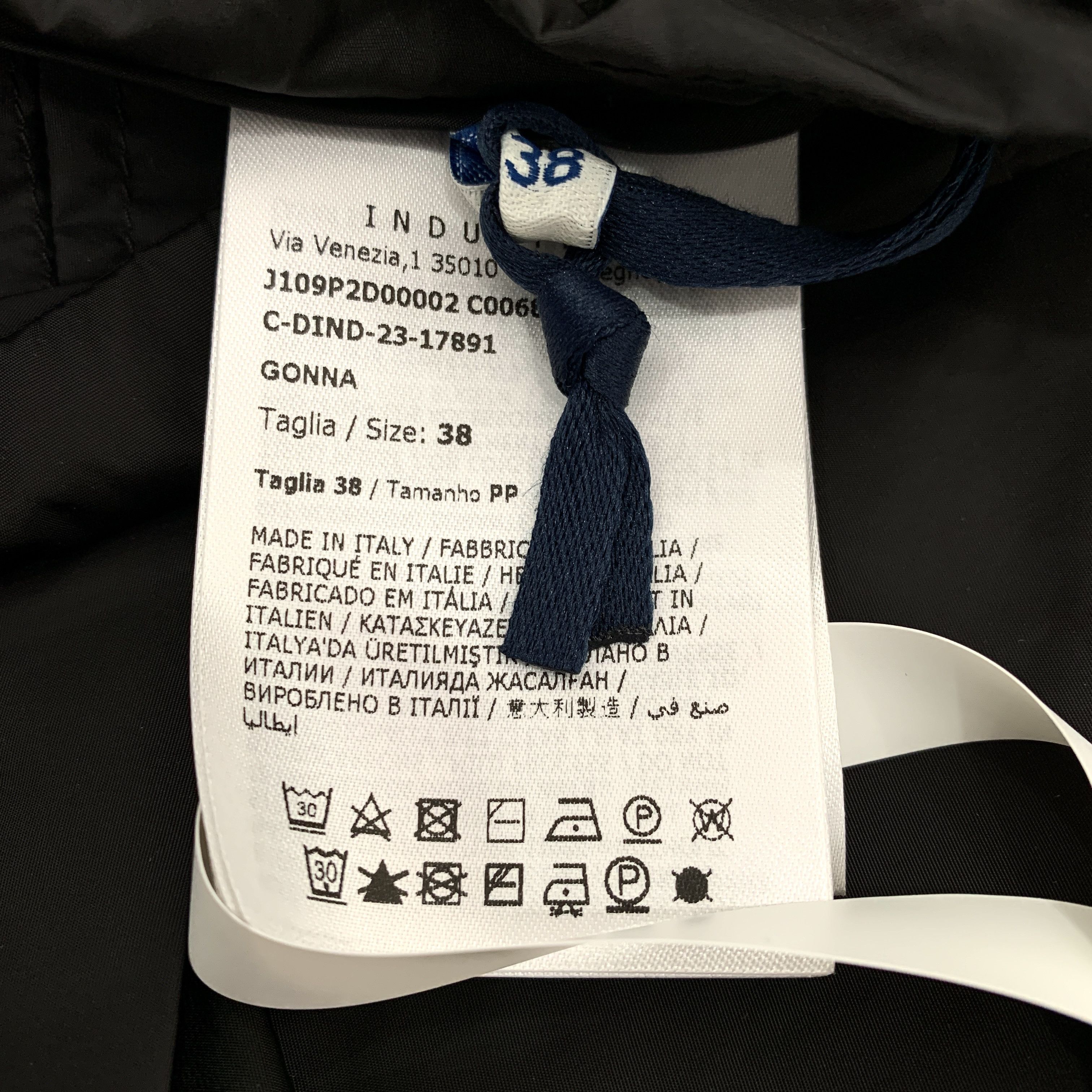Moncler Moncler Black Logo Embroidered Midi (Size 38) Size 38" / US 16 / IT 52 - 5 Thumbnail