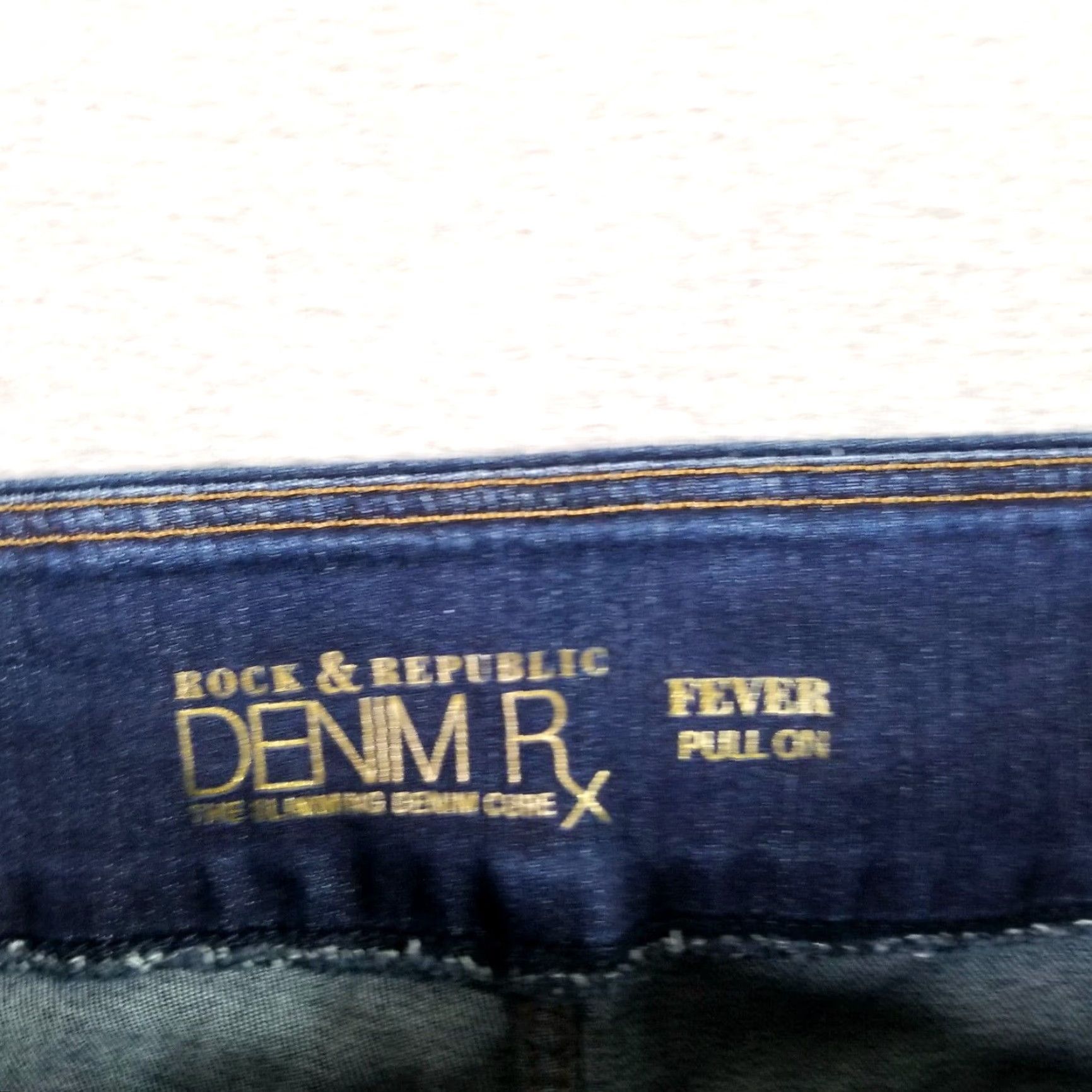 Rock & Republic Jeans Rock & Republic Size 12 Pull On Fever Crop Denim RX Slimming Stretch Dark Blue 30 in Inseam Womens