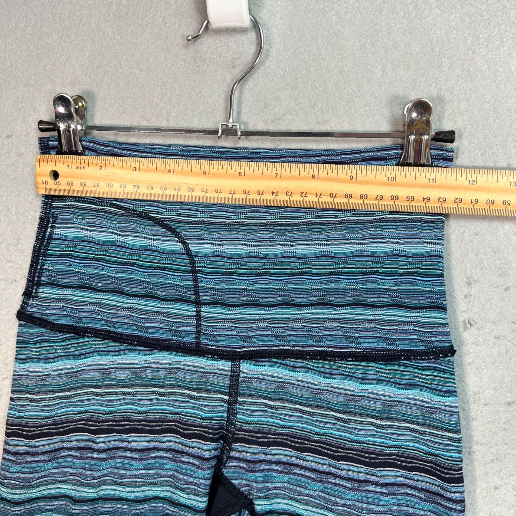 Lululemon Lululemon High-Rise 3/4 Length Leggings Size 4 Blue Stripe Pattern Yoga Pants Size 27" / US 4 / IT 40 - 5 Thumbnail