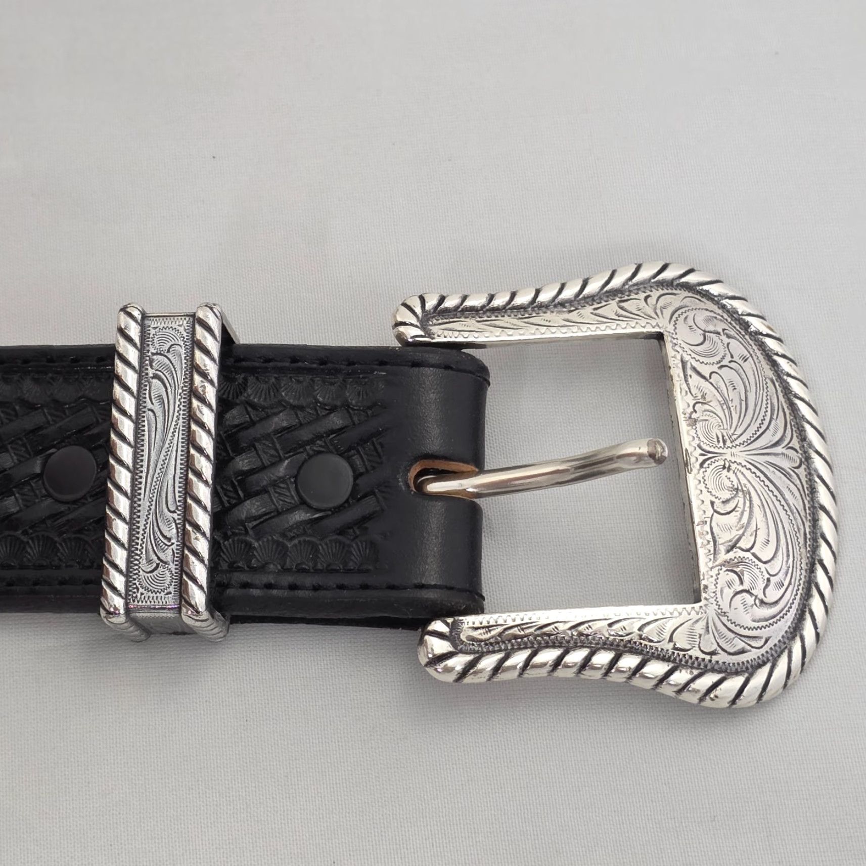 Vintage Justin Men's Bronco Western Belt Basketweave Leather Black 44 1-1/2" Buckle Classic Cowboy Style Size 44 - 2 Thumbnail