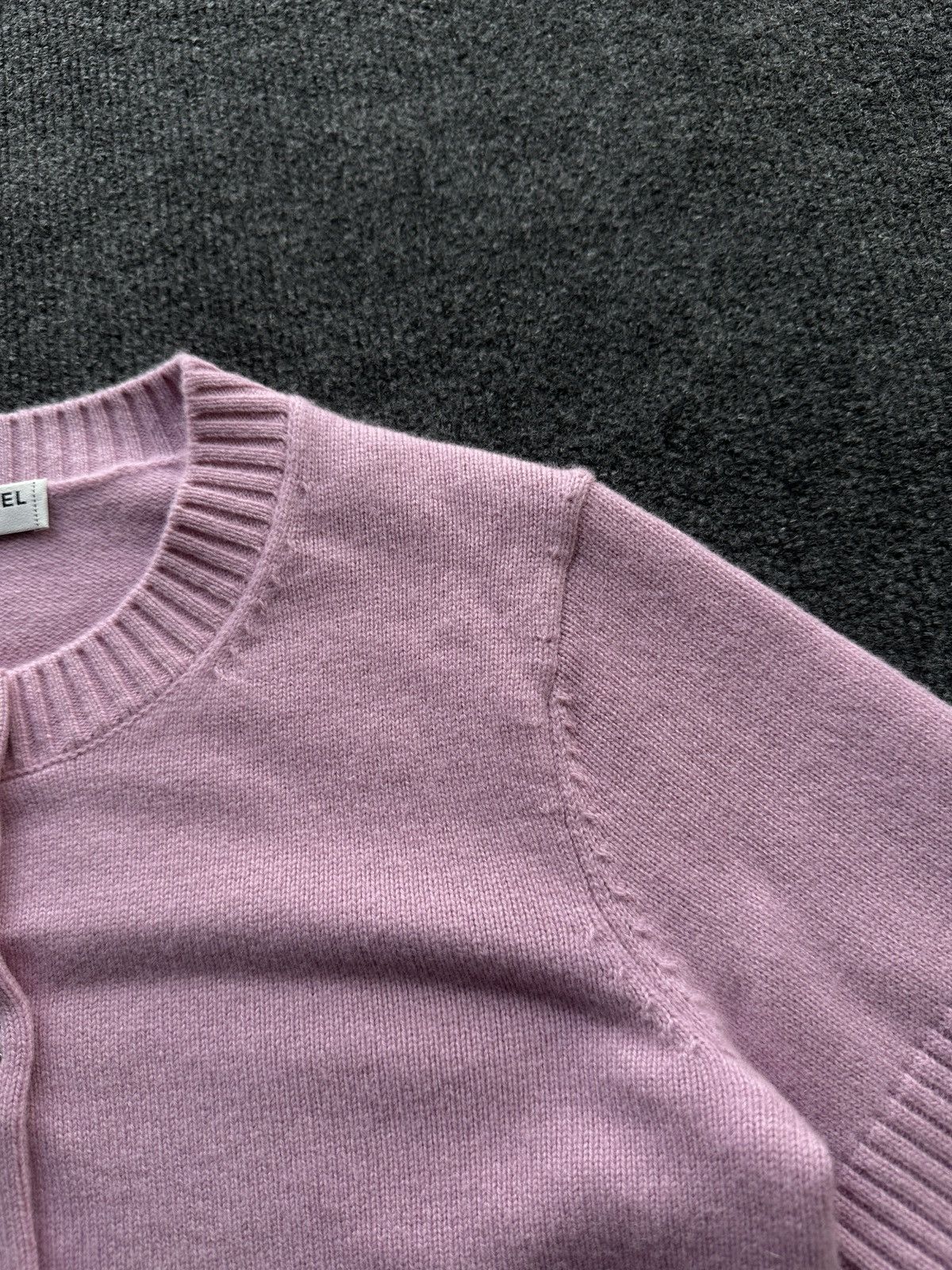 Chanel F/W 24 🚨 CASHMERE CHANEL 24B PINK CARDIGAN METAL LOGO BUTTON Size XS / US 0-2 / IT 36-38 - 4 Thumbnail