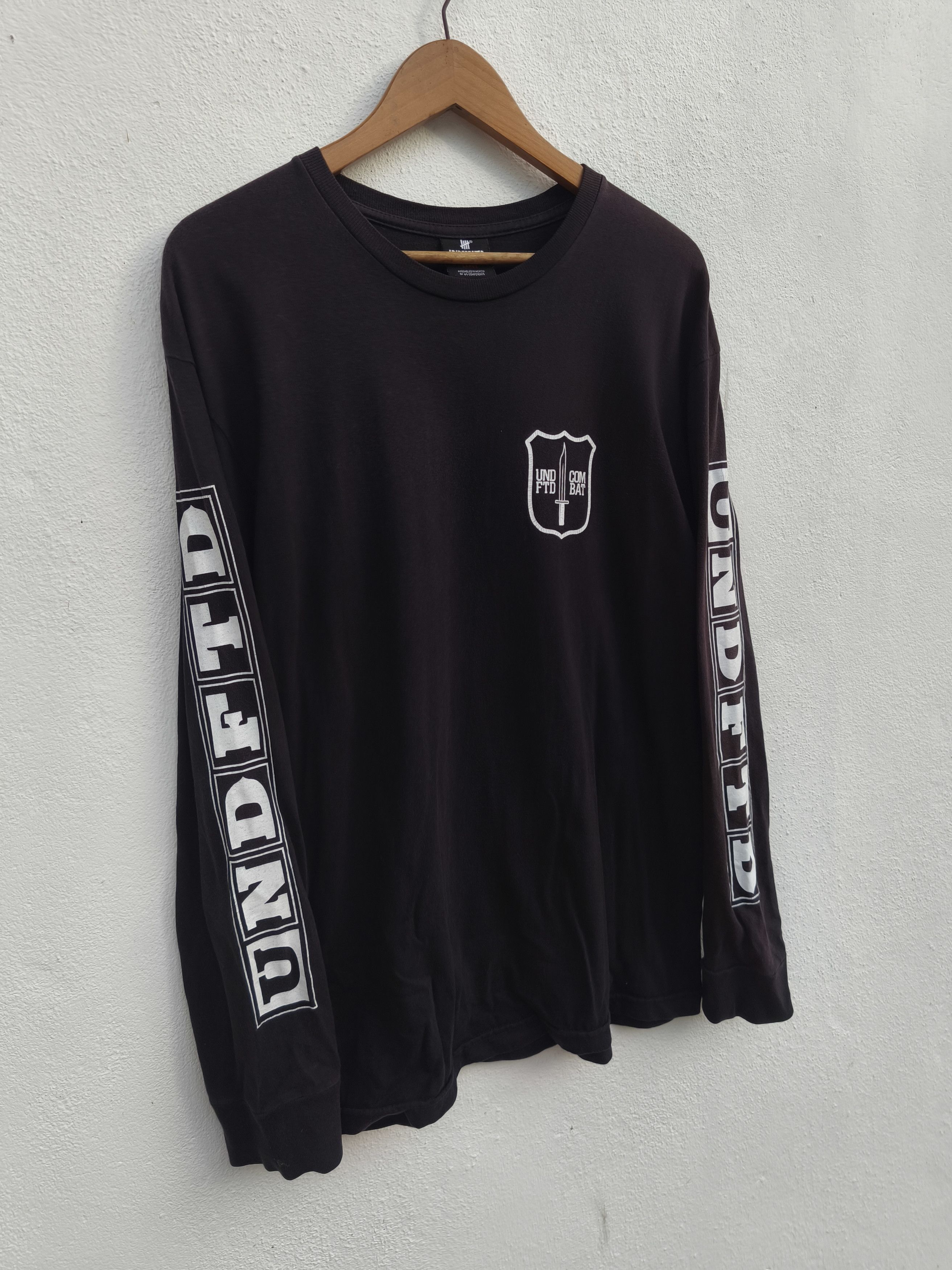 Undefeated Sun Faded Undefeated t shirt long sleeve Size US L / EU 52-54 / 3 - 2 Thumbnail