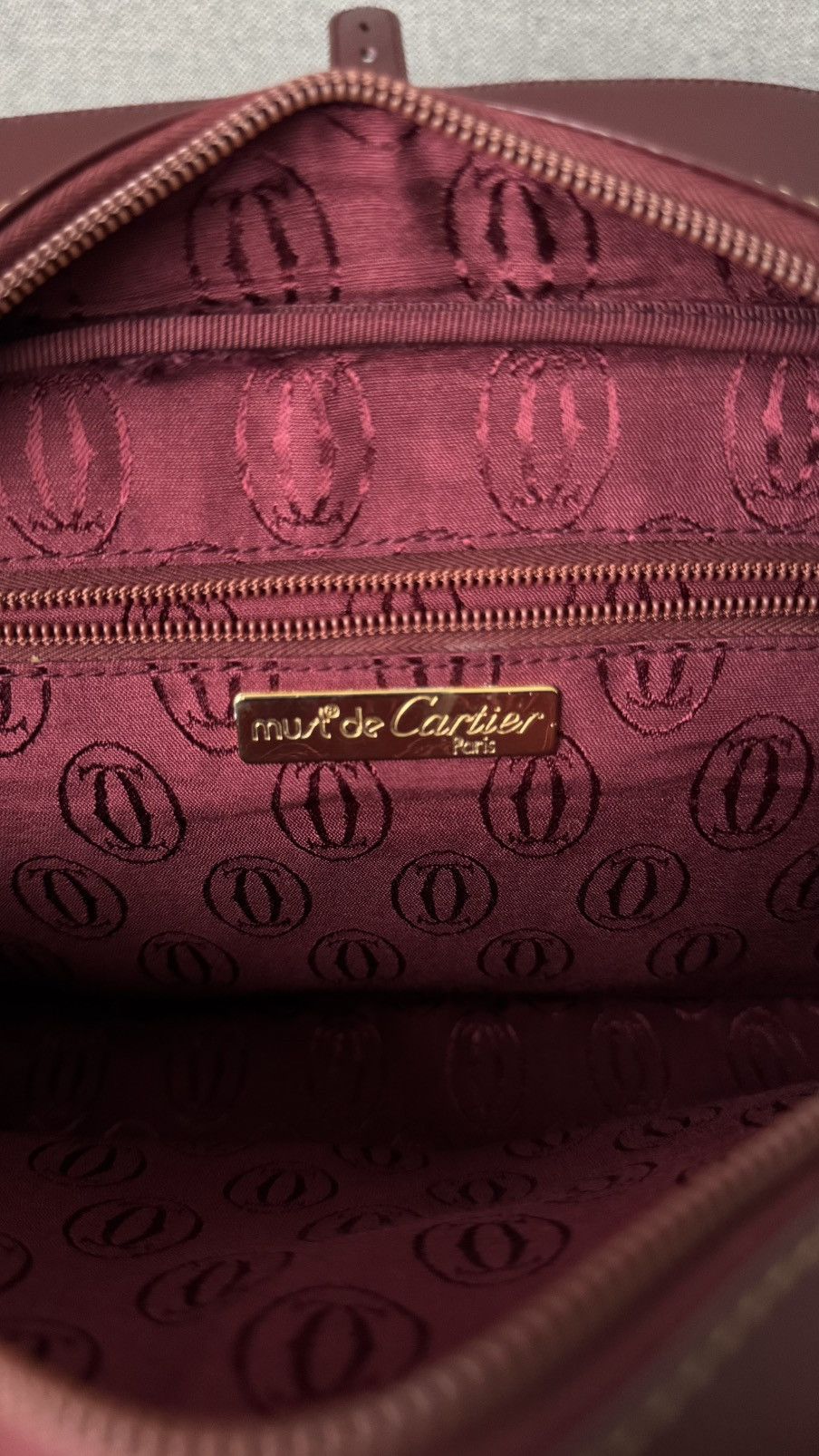 Cartier Cartier Must de Cartier Burgundy Leather Shoulder Bag Size ONE SIZE - 13 Thumbnail