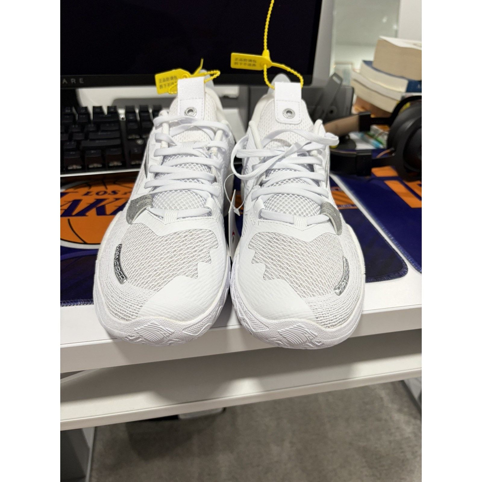 Other Size 9 Mens, ANTA Shock Wave 5 White - Kyrie Irving Size US 9 / EU 42 - 7 Thumbnail