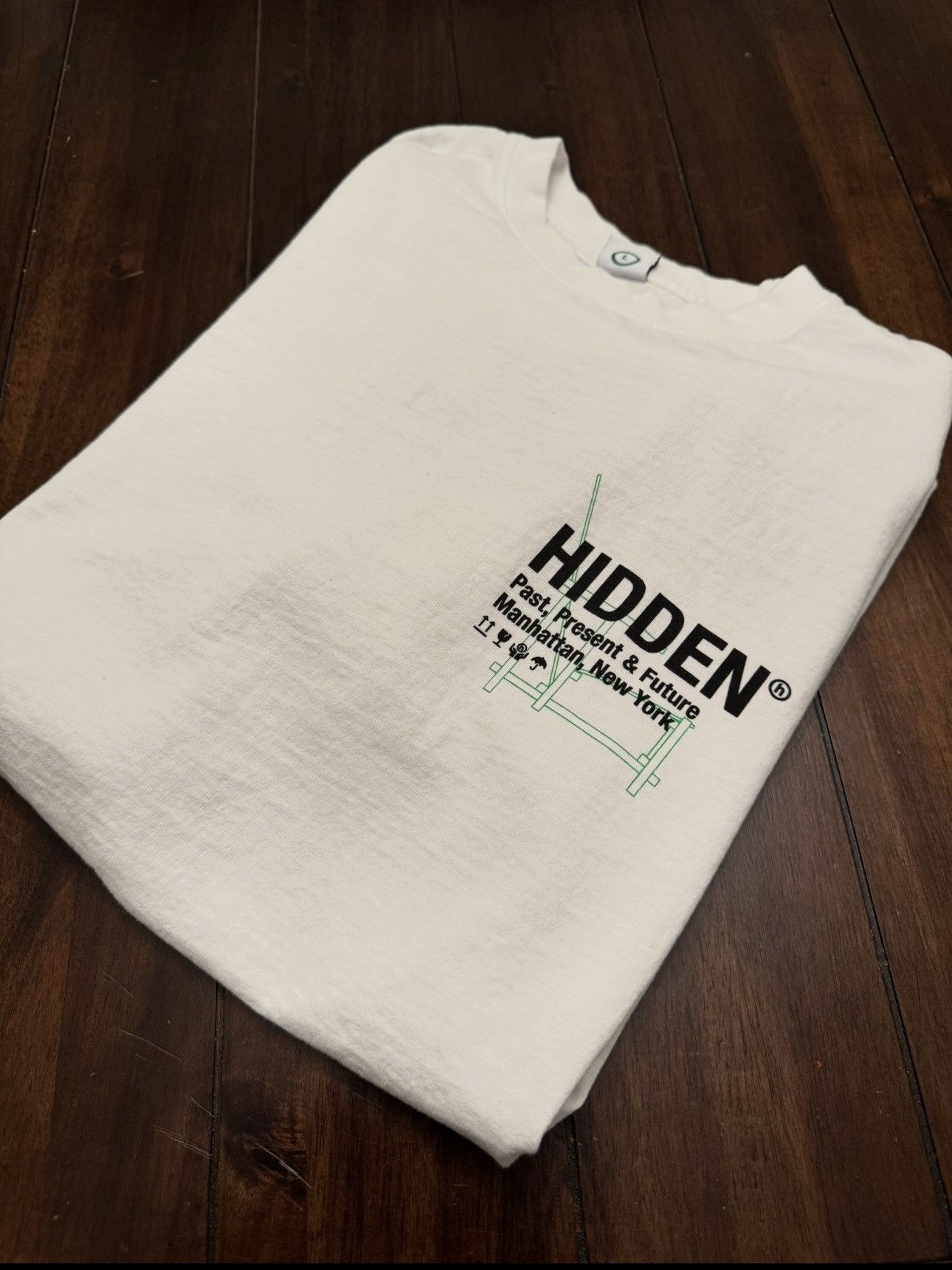 HIDDEN HIDDEN Ny chair tee shirt-size Large Size US L / EU 52-54 / 3 - 9 Thumbnail