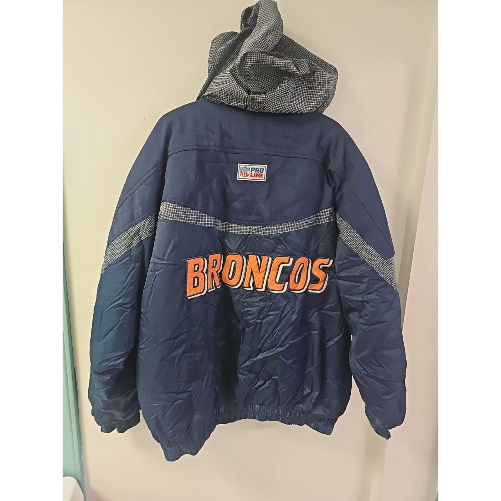 Pro Line Denver Broncos Jacket Mens XL Pro Line Logo Athletic Puffer Size US XL / EU 56 / 4 - 9 Thumbnail