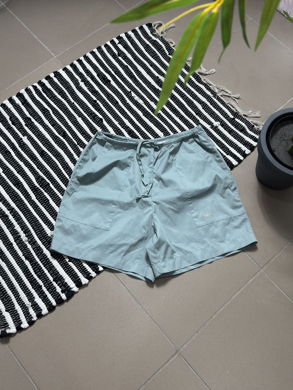 Nike VINTAGE NIKE MINI CUTE SWOOSH NYLON SHORTS Size 27" / US 4 / IT 40 - 2 Thumbnail