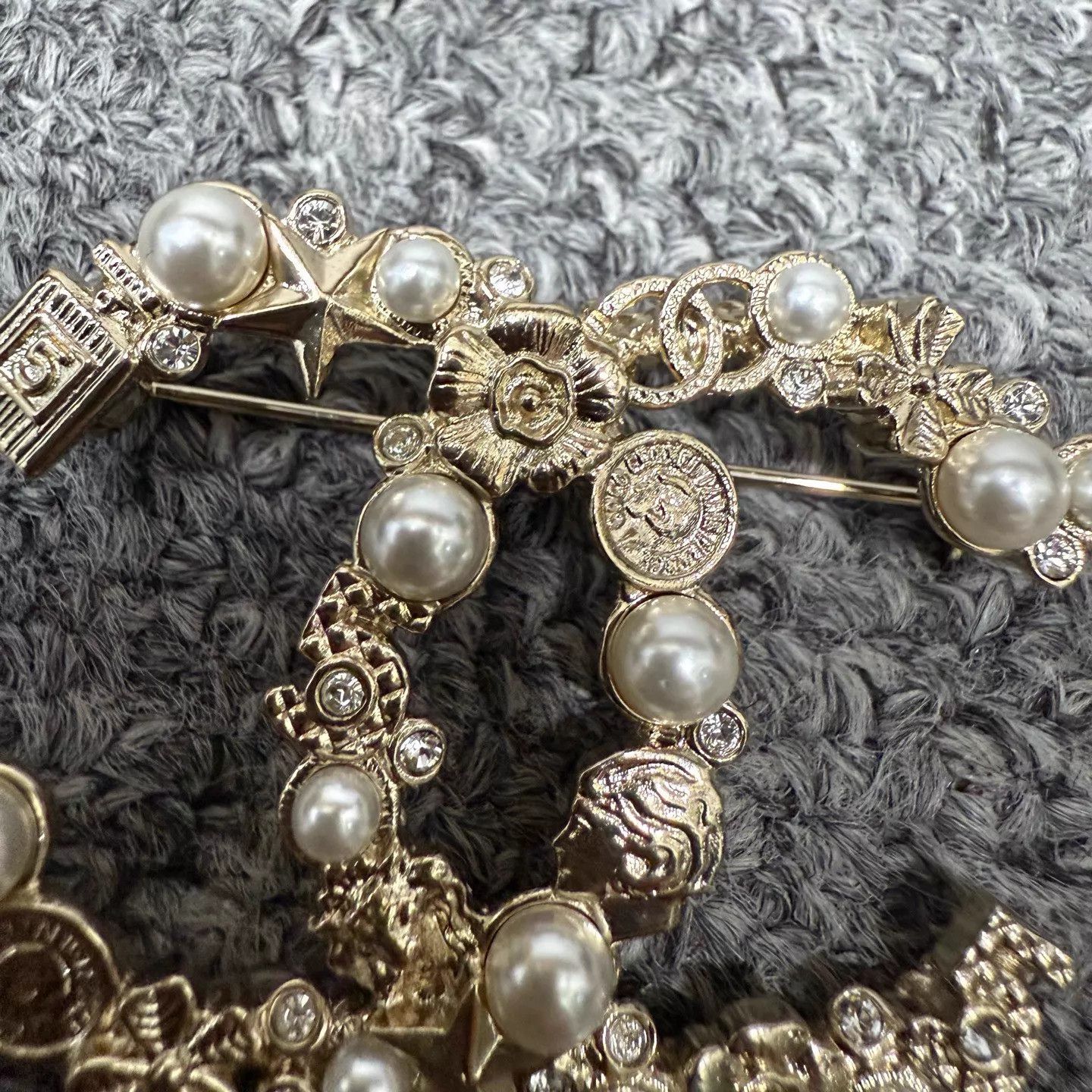 Chanel Chanel CC Pearl Brooch Unused Complete Set Size ONE SIZE - 7 Thumbnail