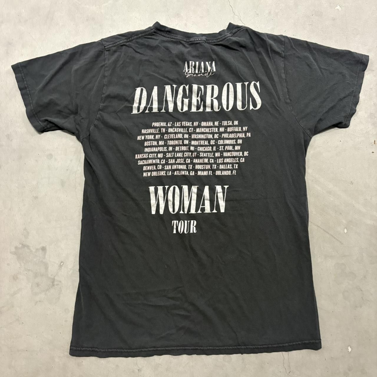 Vintage Crazy Vintage Y2K/2000s Ariana Grande Dangerous Woman Tour Tee! Size S / US 4 / IT 40 - 1 Thumbnail