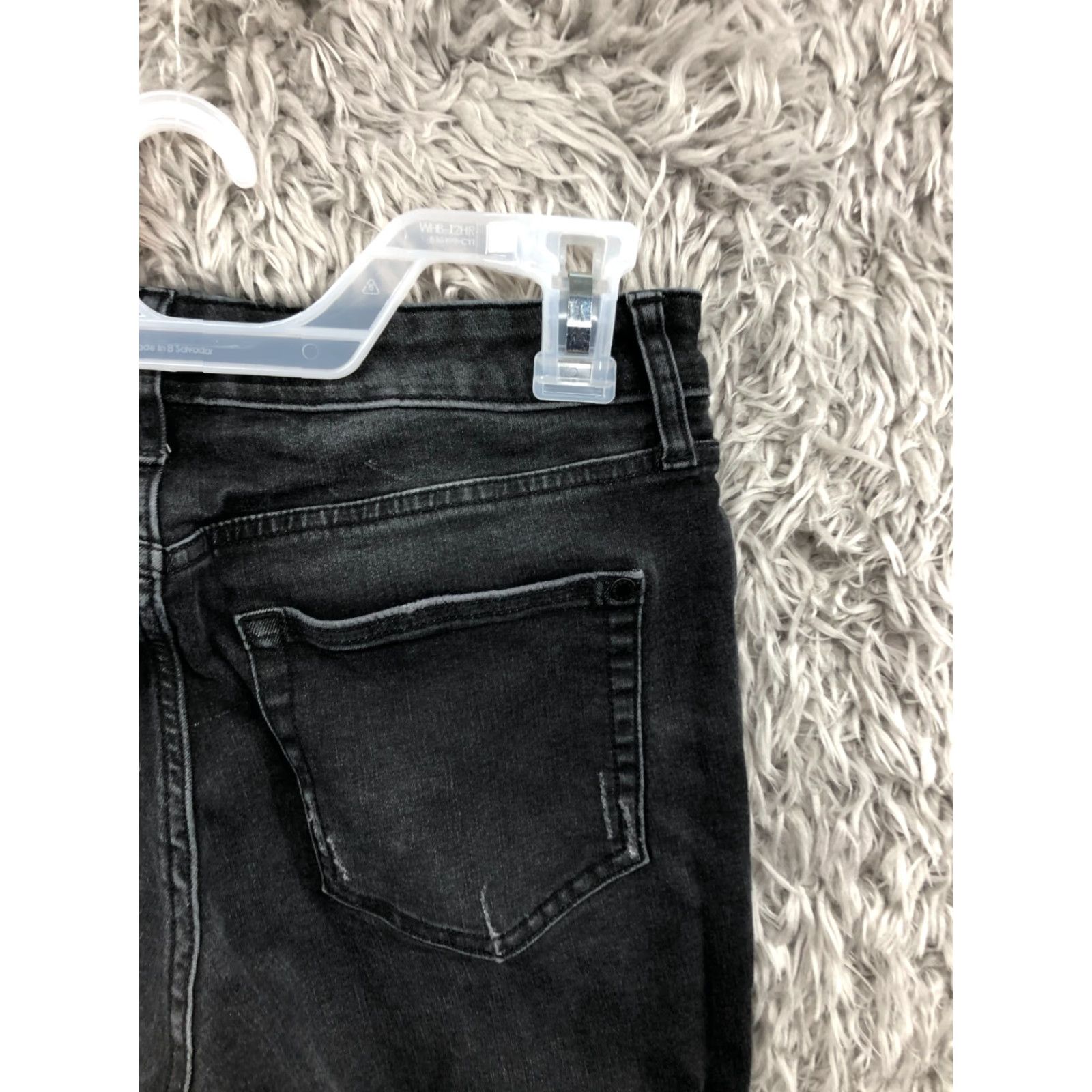 Denime **Jennifer Lopez Women's Mid Rise Black Capri Jeans Size 6** User: Jennifer Lopez Women's Mid Rise Black Capri Jeans Size 6 Size 28" / US 6 / IT 42 - 6 Thumbnail