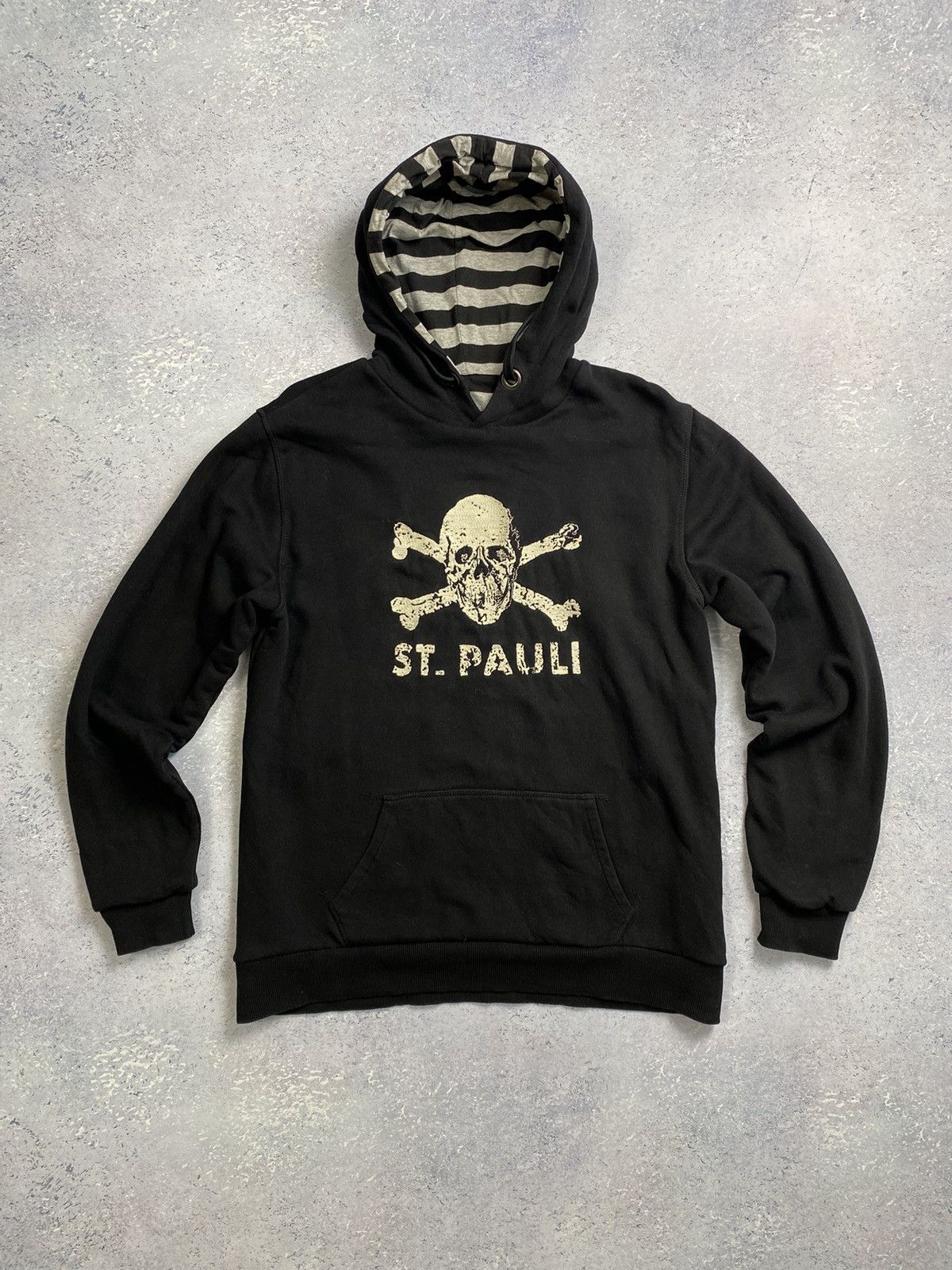 image of Avant Garde Very St Pauli Men’S Hooligans Hoodie With Big Logo in Black, Men's (Size Large)