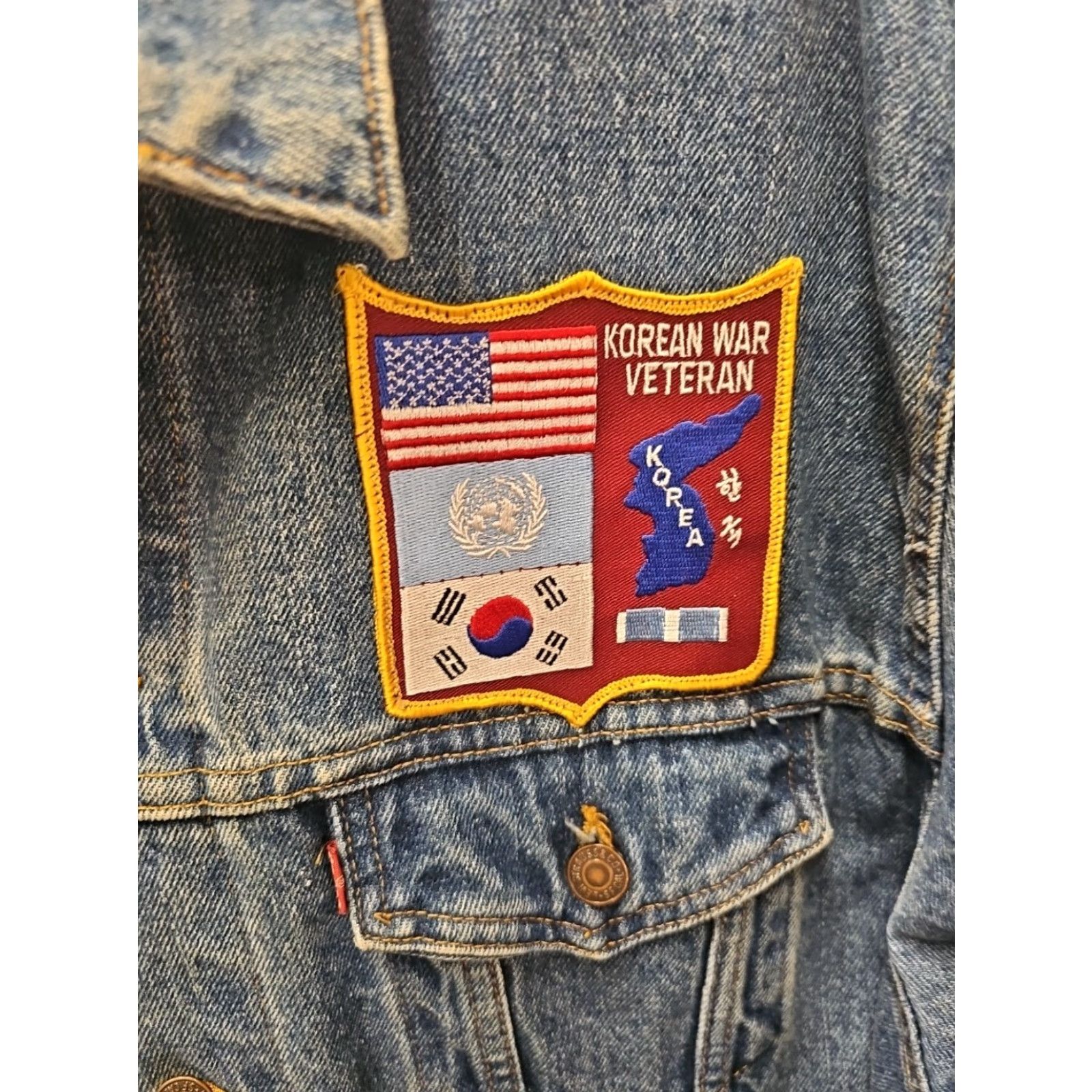 Denime VINTAGE Levi Strauss Denim Jean Trucker Jacket Blue 70507-4890 USA Made Size LG Mens Jacket Size US 33 - 4 Thumbnail
