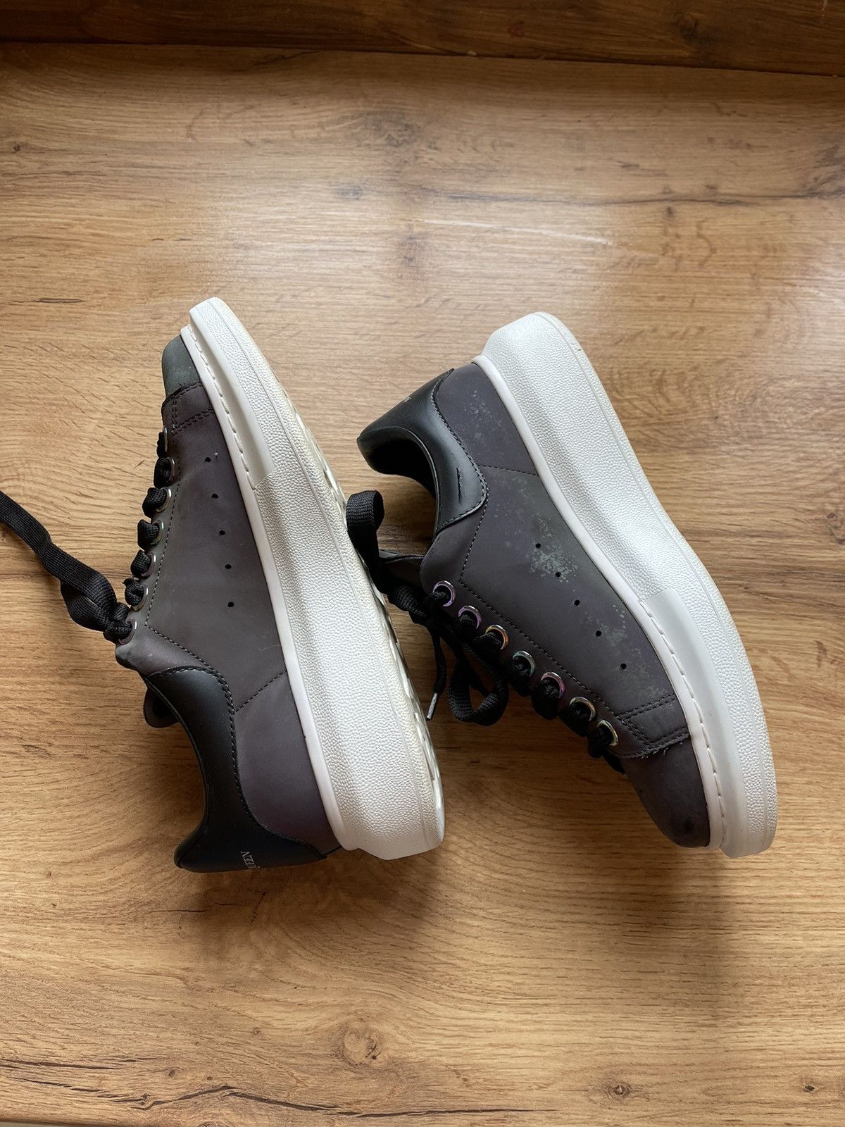 Alexander McQueen Alexander McQueen Iridescent Sneakers Beetle Black chameleon Size US 6 / IT 36 - 11 Thumbnail
