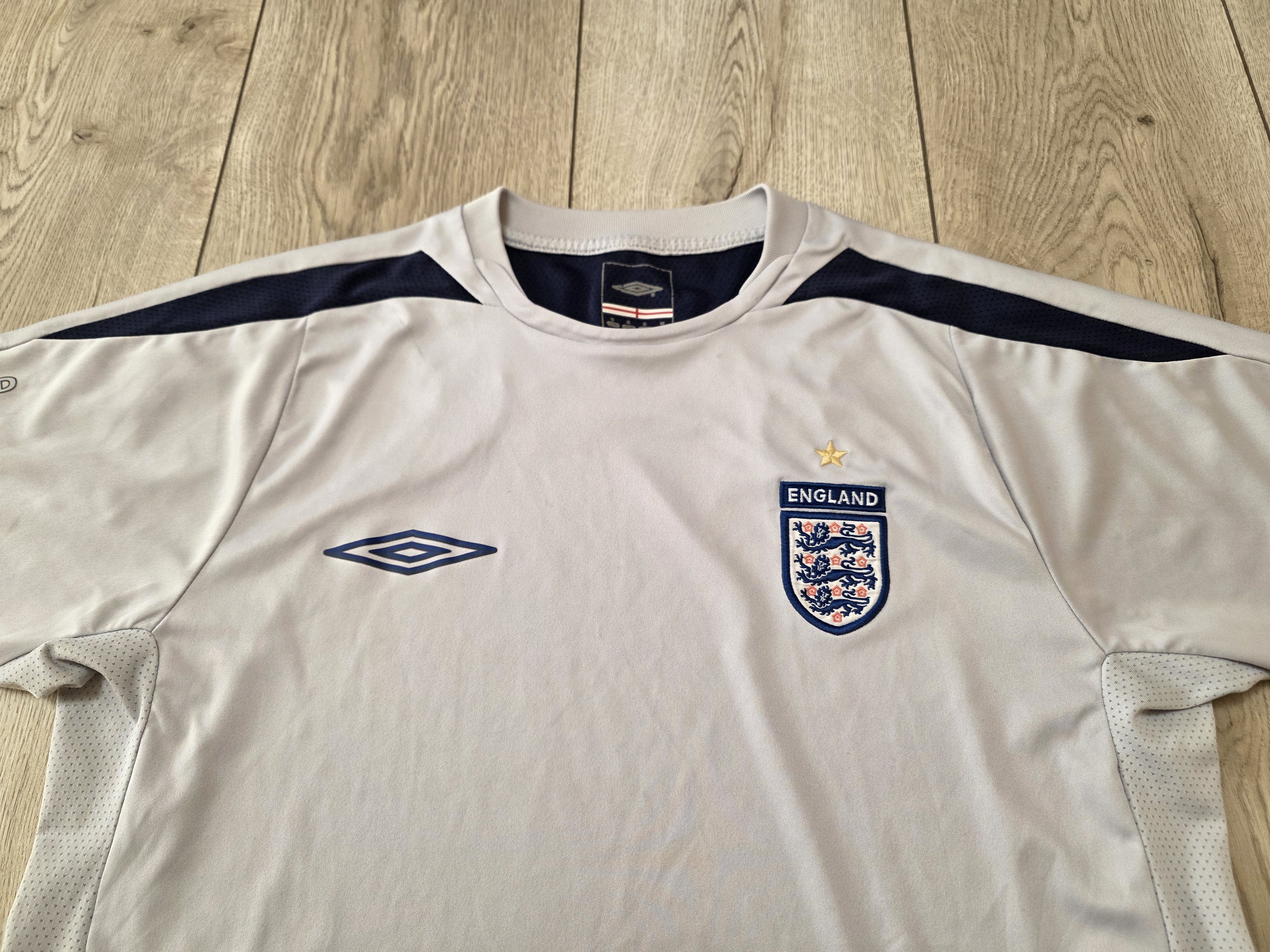 Umbro ENGLAND TRAINING FOOTBALL SHIRT SOCCER JERSEY Size US S / EU 44-46 / 1 - 3 Thumbnail