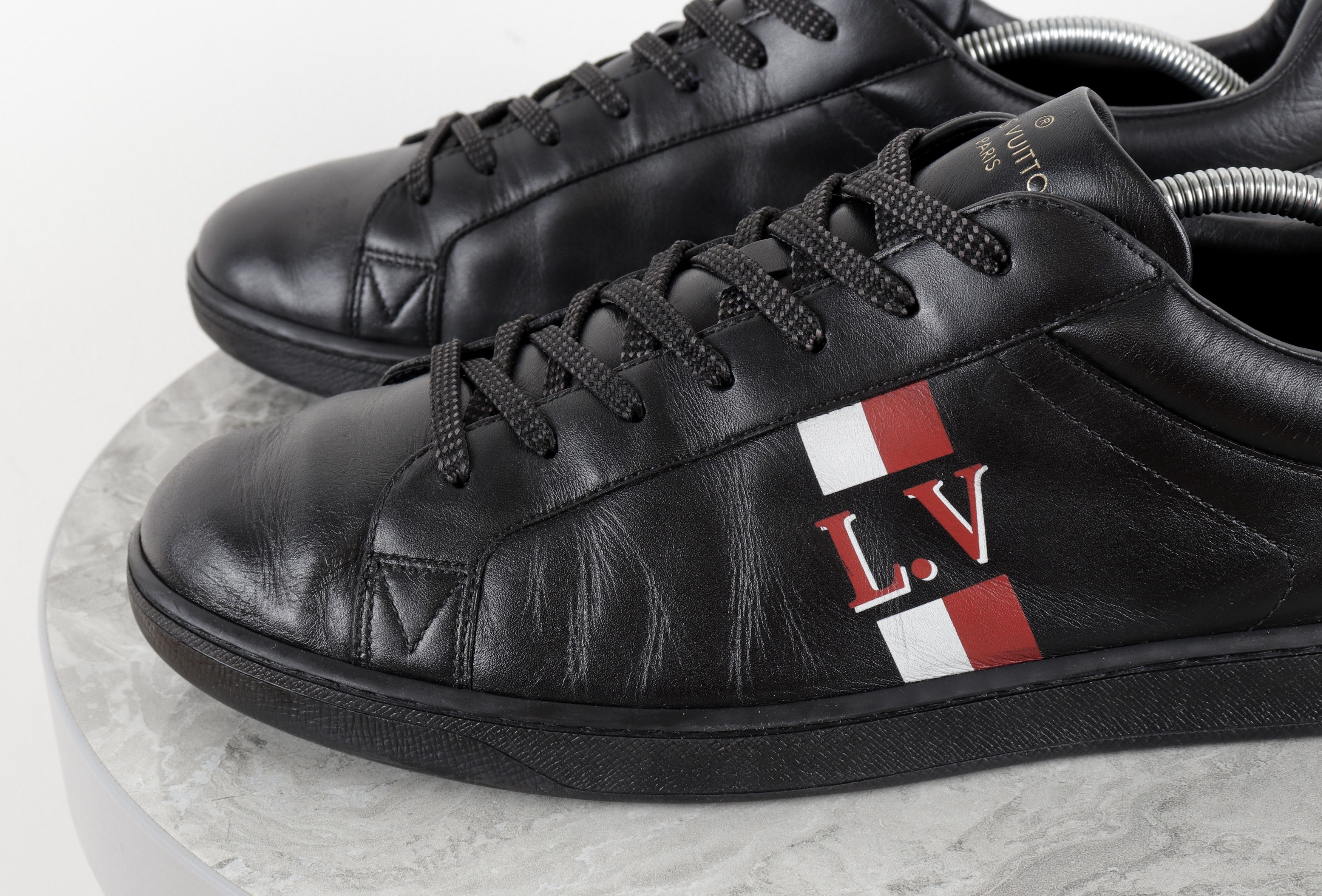 Louis Vuitton LOUIS VUITTON Black Leather Sneakers Size US 10 / EU 43 - 7 Thumbnail