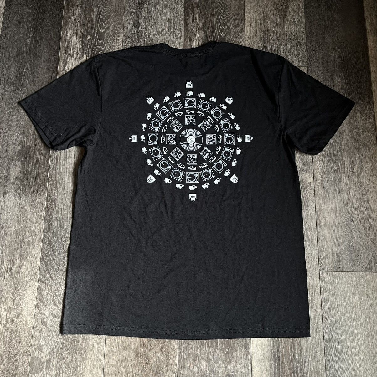 Band Tees Audio Technica Turntable Record Player Zoetrope Graphic Tee Size US L / EU 52-54 / 3 - 1 Thumbnail