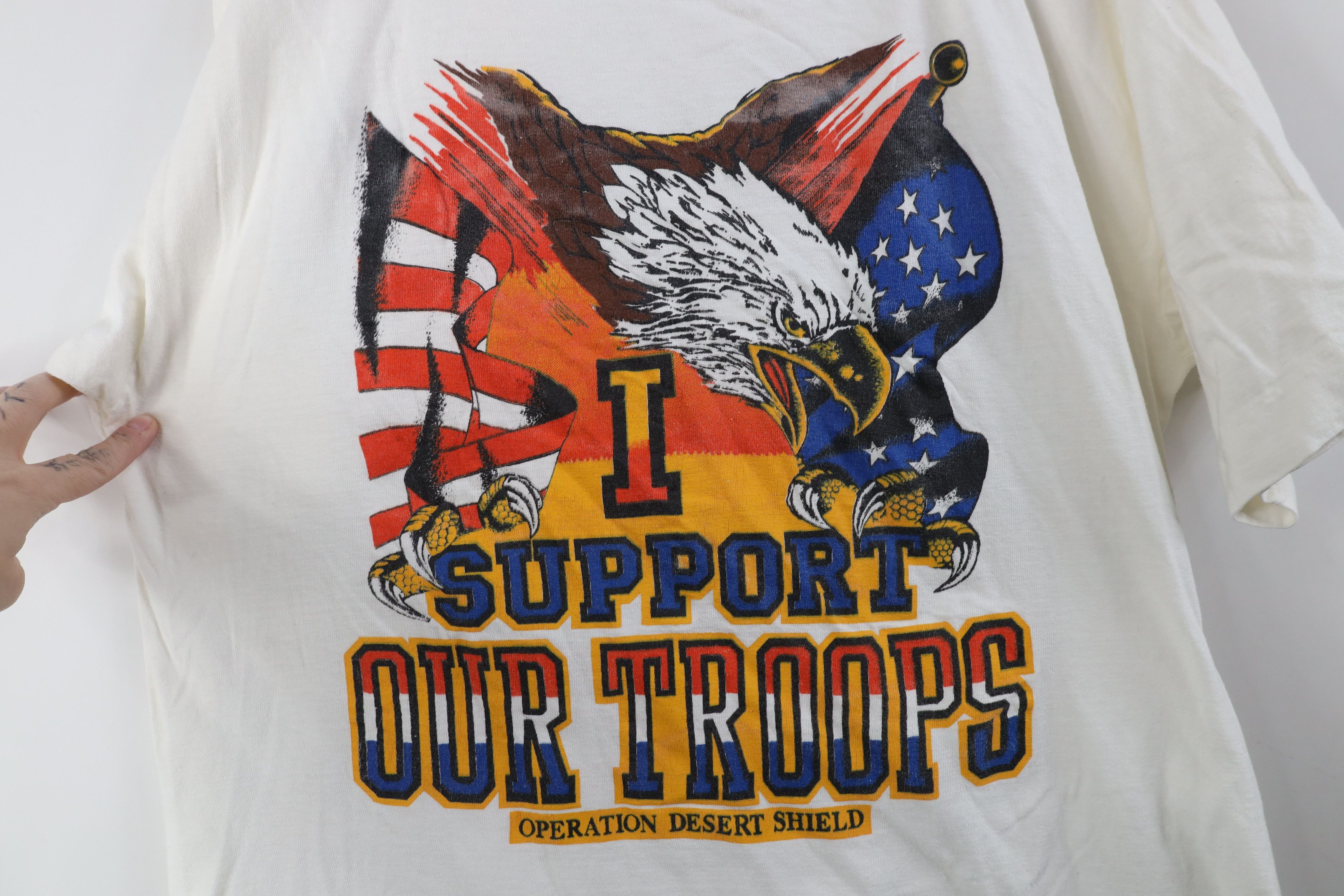 Vintage Vintage 90s Support Troops Operation Desert Shield T-Shirt Size US L / EU 52-54 / 3 - 4 Thumbnail