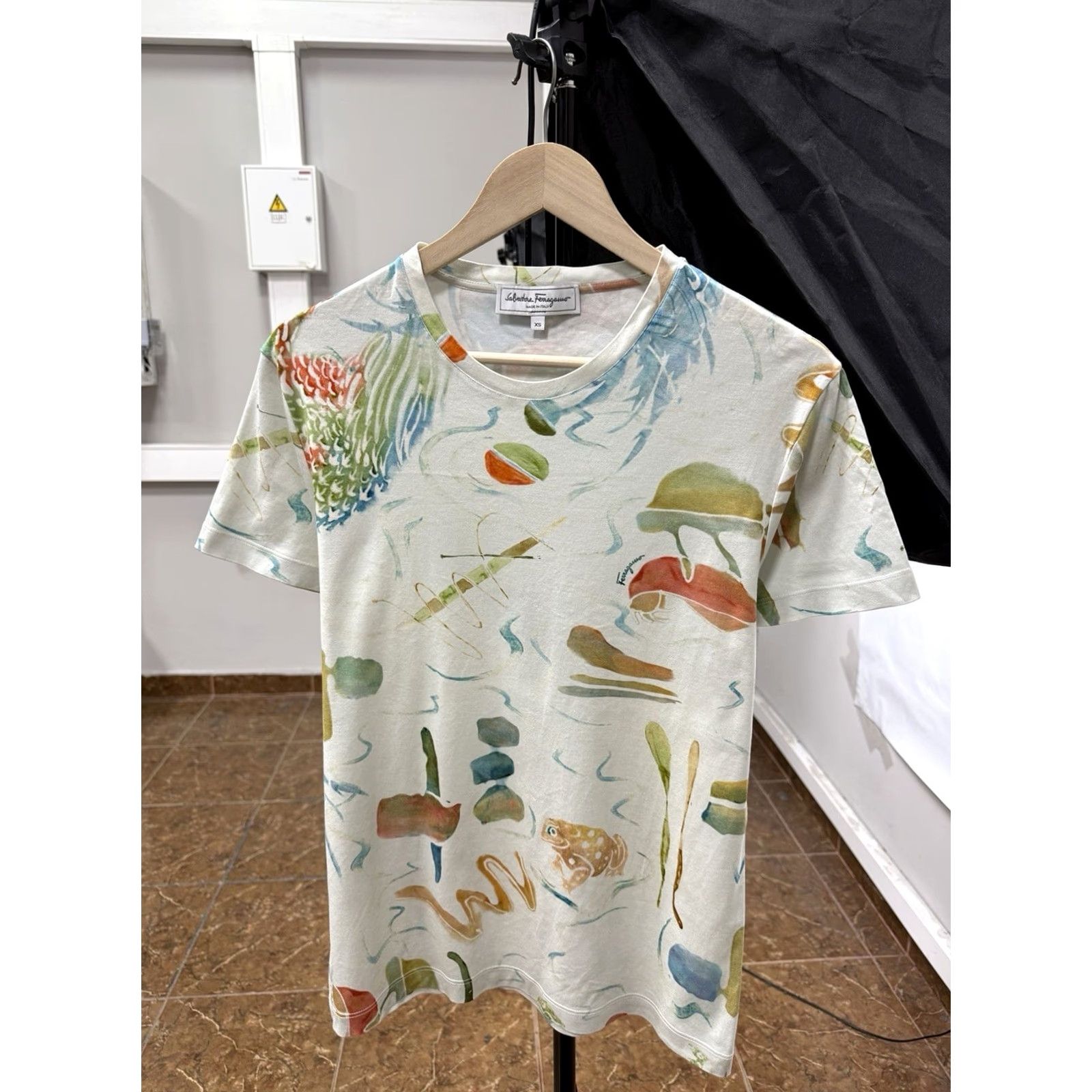 Salvatore Ferragamo Salvatore Ferragamo T-Shirt Abstract Made in Italy XS/S White Mens Shirt Size US XS / EU 42 / 0 - 2 Thumbnail