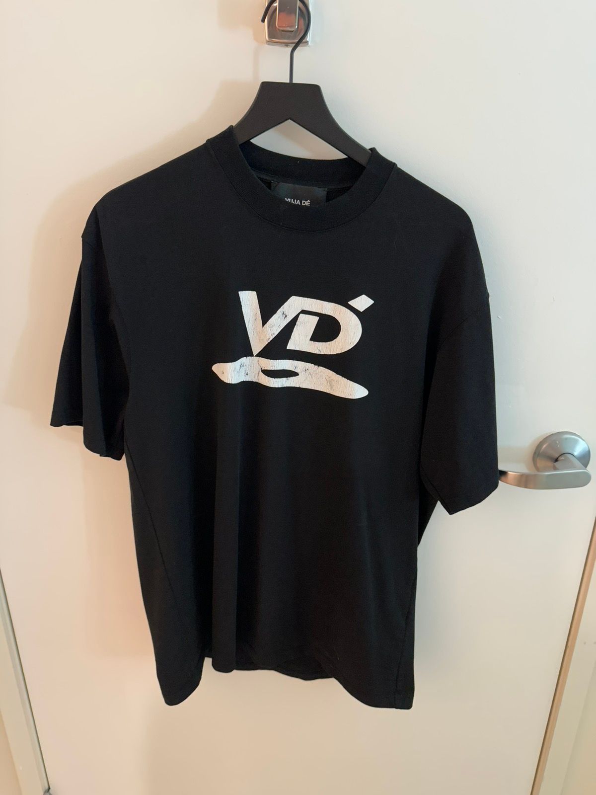 Pre-owned Vuja De Logo T-shirt In Black