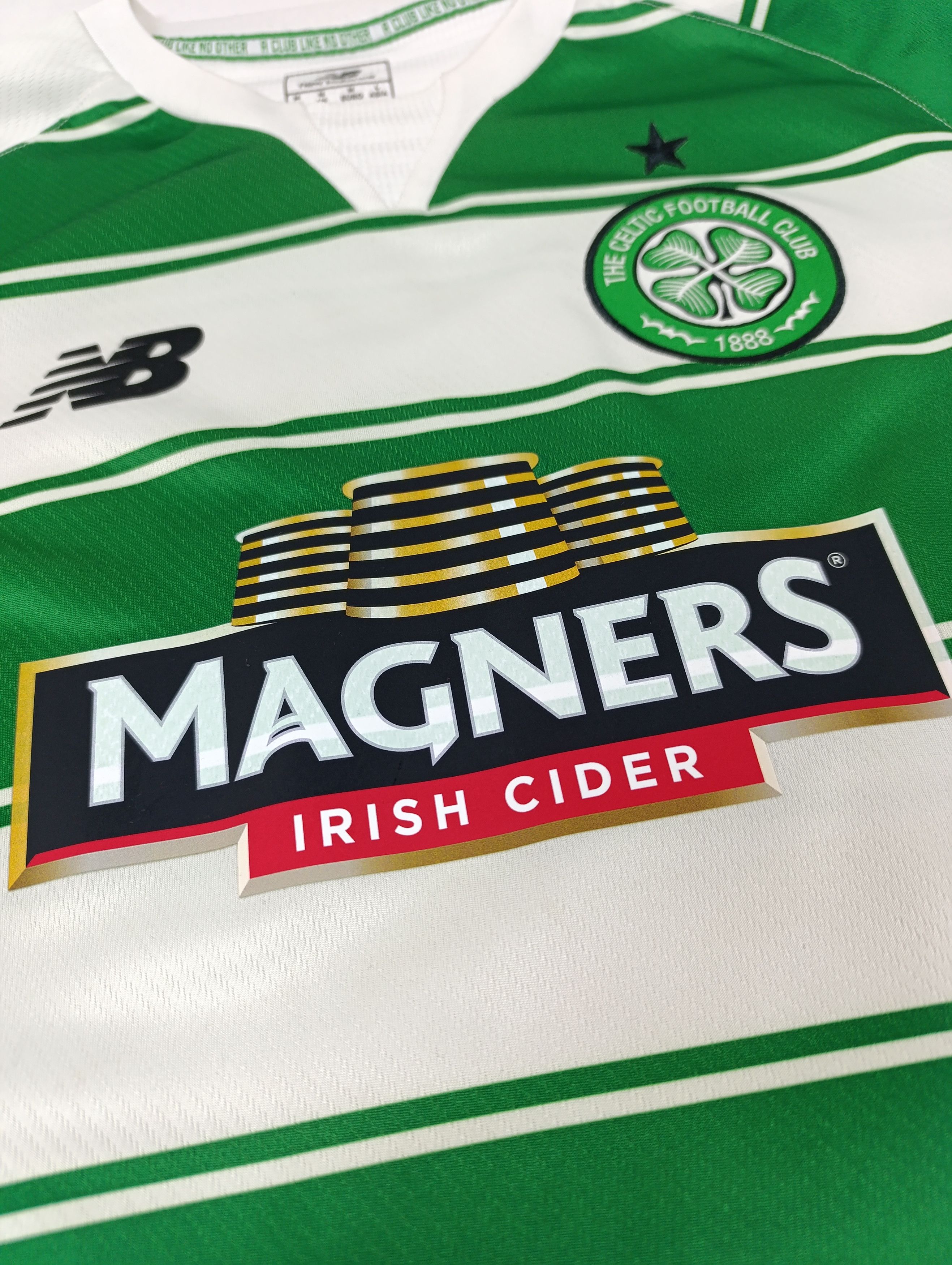 New Balance NEW BALANCE CELTIC HOME LONG SLEEVE JERSEY 2015 - 2016 Size US M / EU 48-50 / 2 - 5 Thumbnail