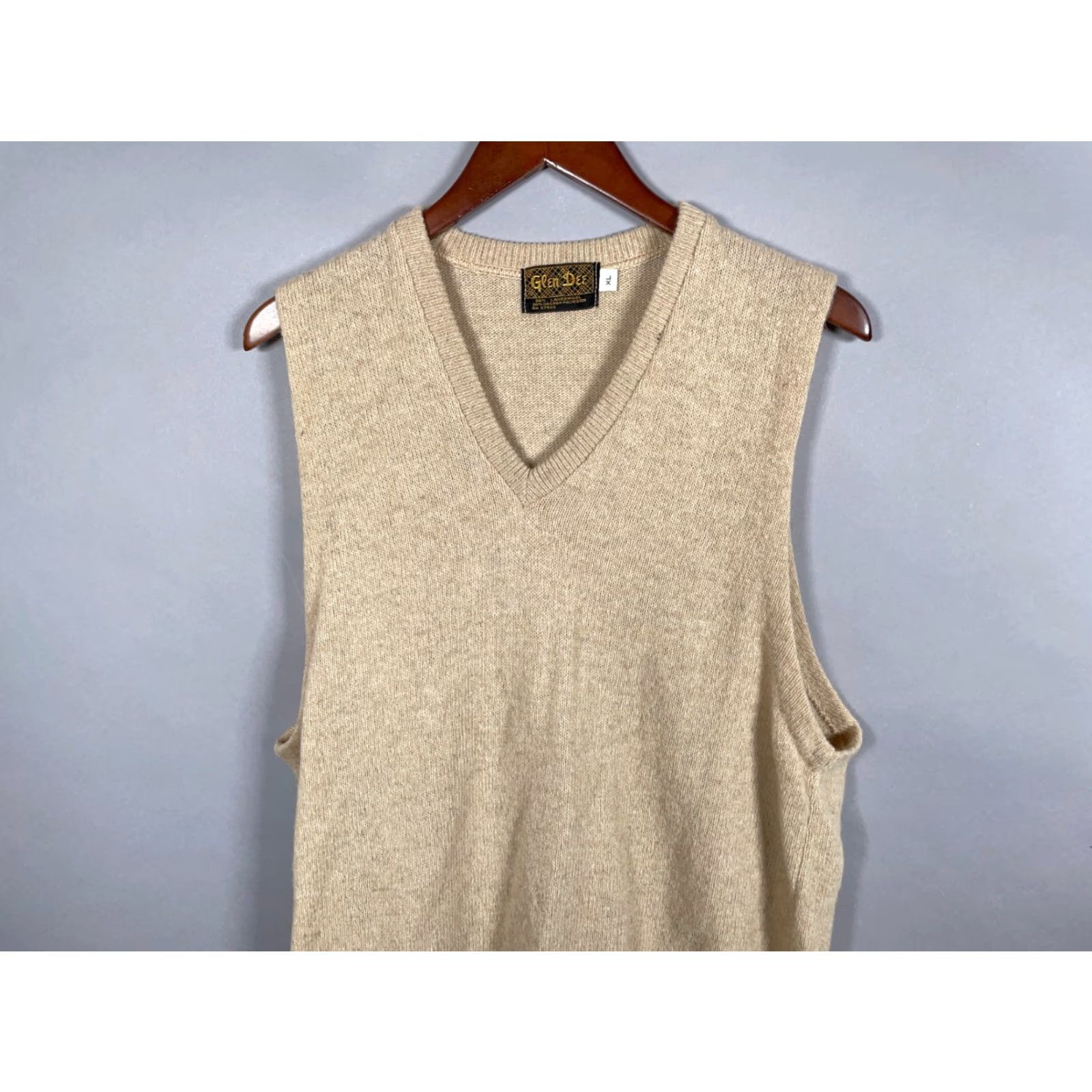 Vintage Glen Dee 80s Wool Sweater Vest Beige Lightweight Knit Medium (XL Tag) Black? Note: This seems wrong. Size US M / EU 48-50 / 2 - 4 Thumbnail