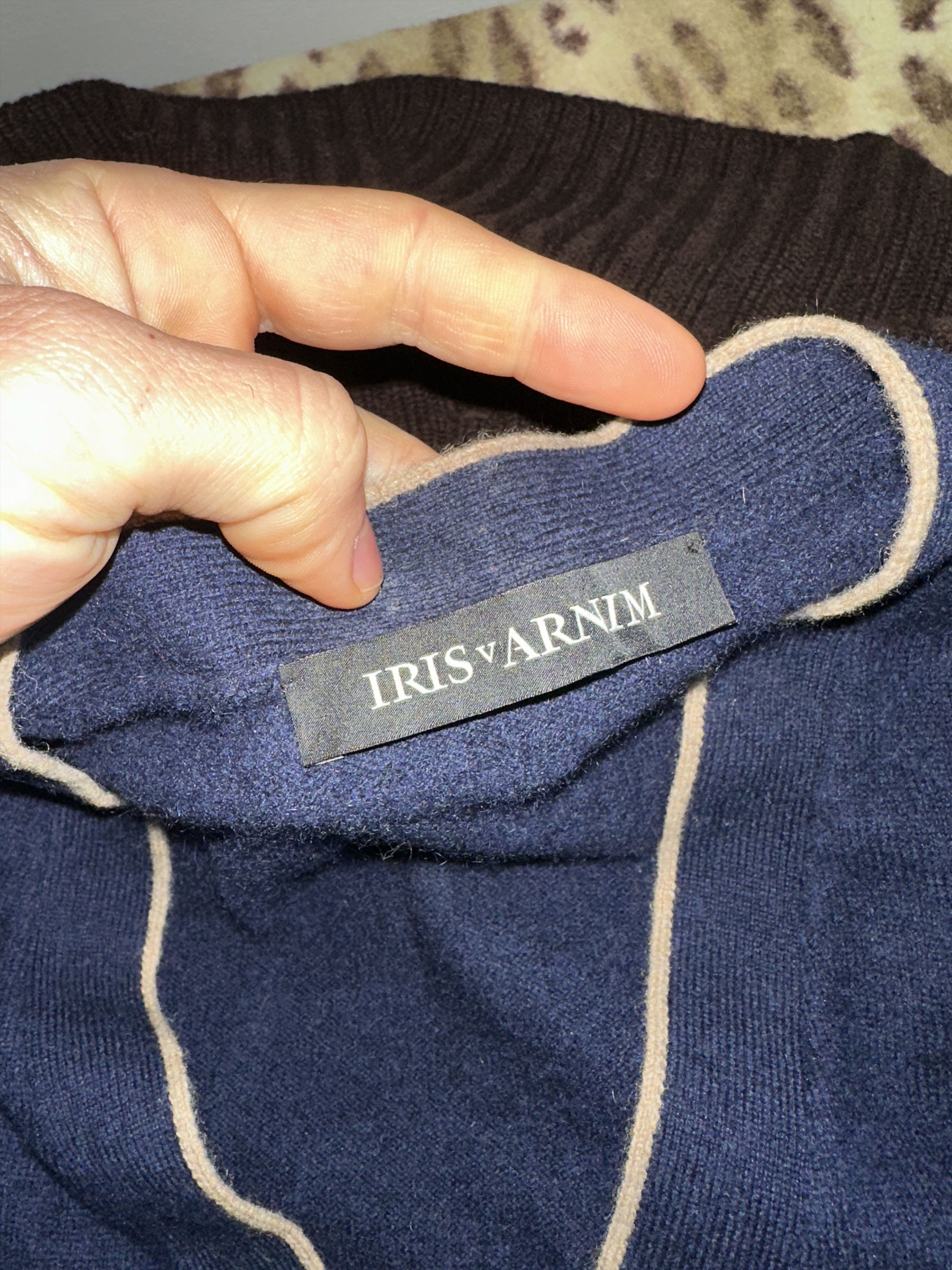 Iris von Arnim IRIS VON ARNIM 100% Cashmere V Neck Cardigan Sweater Size M Size M / US 6-8 / IT 42-44 - 3 Thumbnail