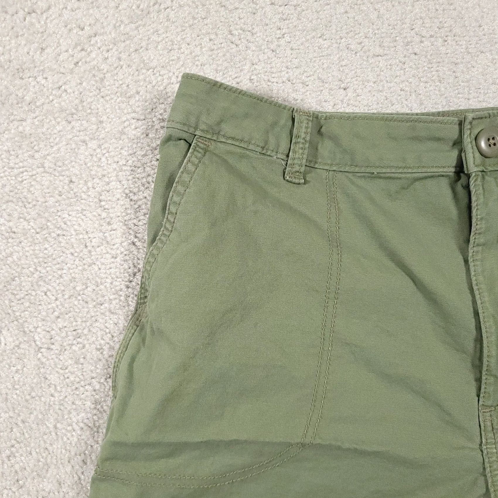 Lee Lee Regular Fit Dungaree Shorts Women’s 12 Green Heritage High Rise Casual Solid Green 12 Womens Regular Shorts Lee Size 34" / US 12 / IT 48 - 4 Thumbnail