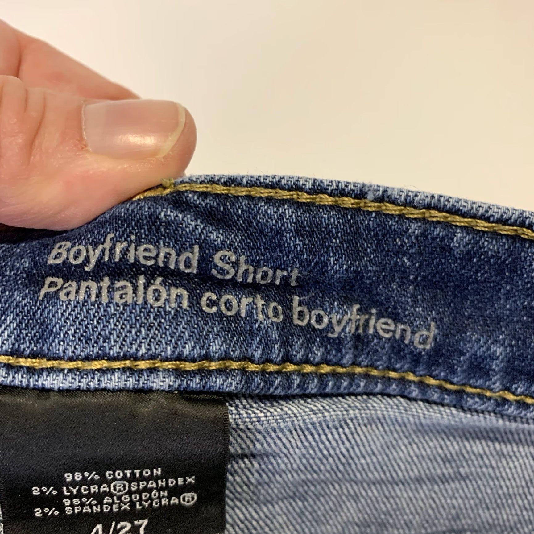Mossimo VINTAGE Mossimo Women's Boyfriend Denim Shorts Size 4/27 Mid Rise Blue 3-Inch Inseam Casual Summer Size 27" / US 4 / IT 40 - 4 Thumbnail