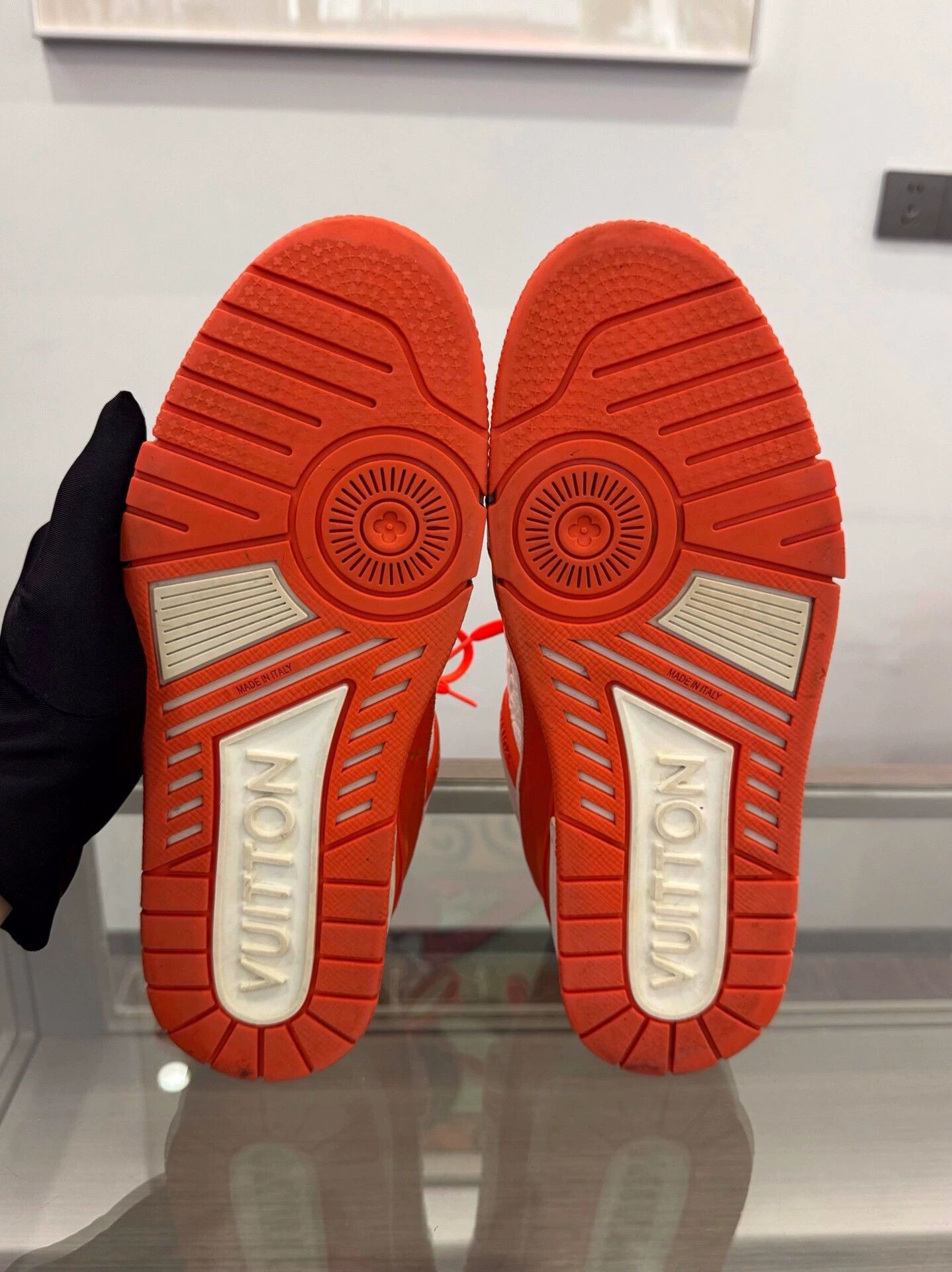 Louis Vuitton Louis Vuitton (LV) Trainer Men's Sneakers/Casual Shoes Size US 8 / EU 41 - 7 Thumbnail