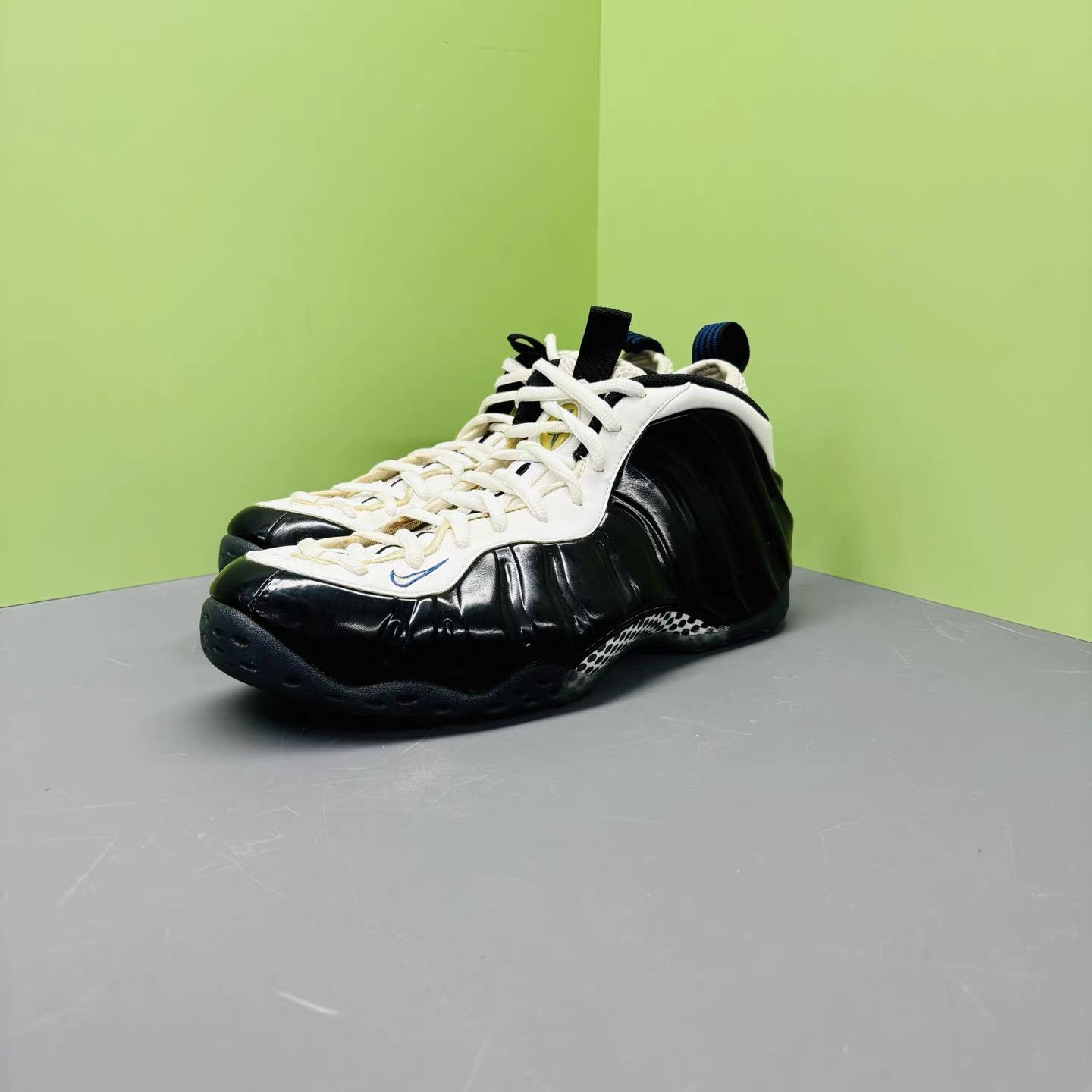 Nike Nike Air Foamposite One Black & White K15 Size US 12.5 / EU 45-46 - 1 Thumbnail
