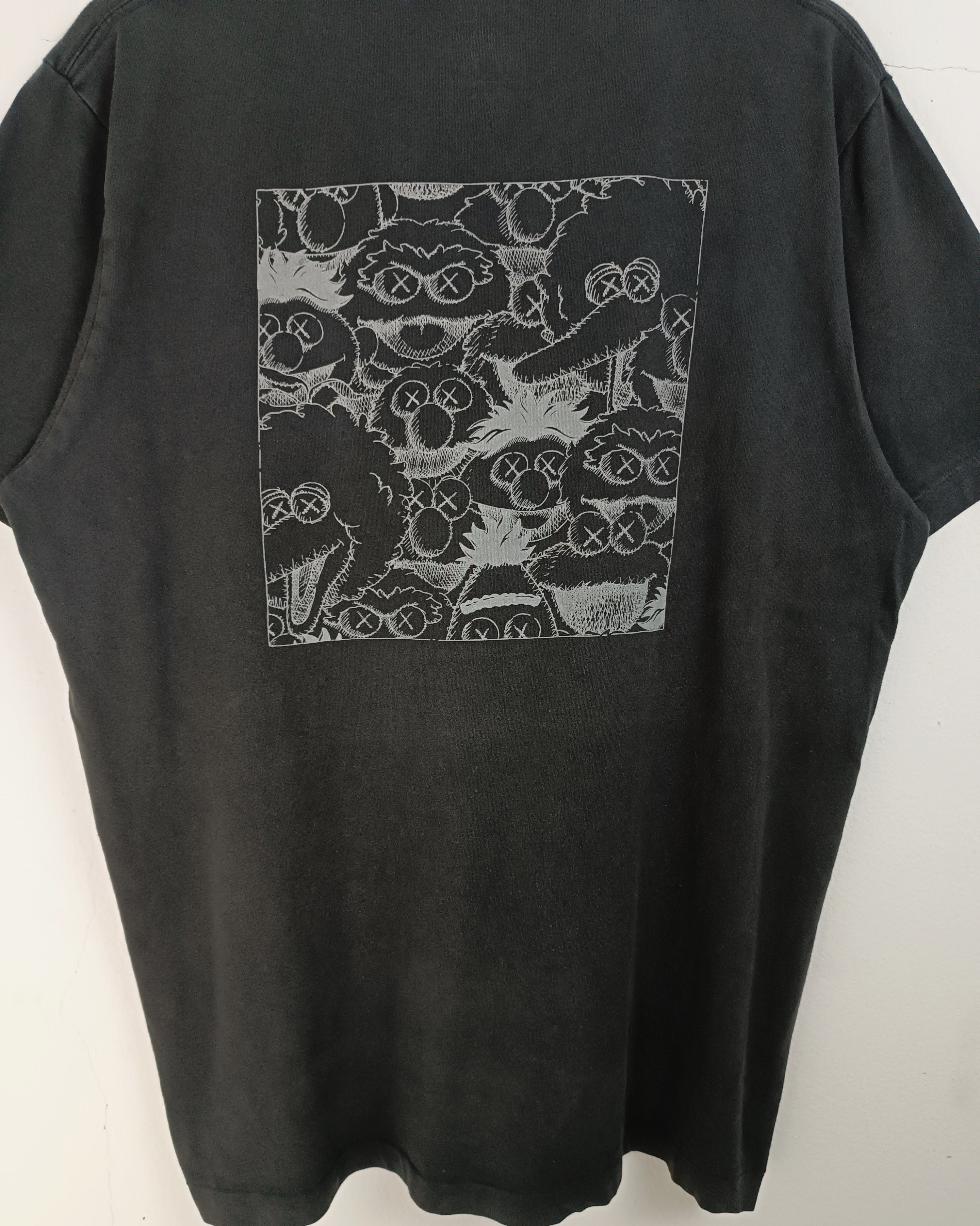Kaws VINTAGE FADED KAWS X SESAME STREET POCKET TEE VERY RARE Size US L / EU 52-54 / 3 - 14 Thumbnail