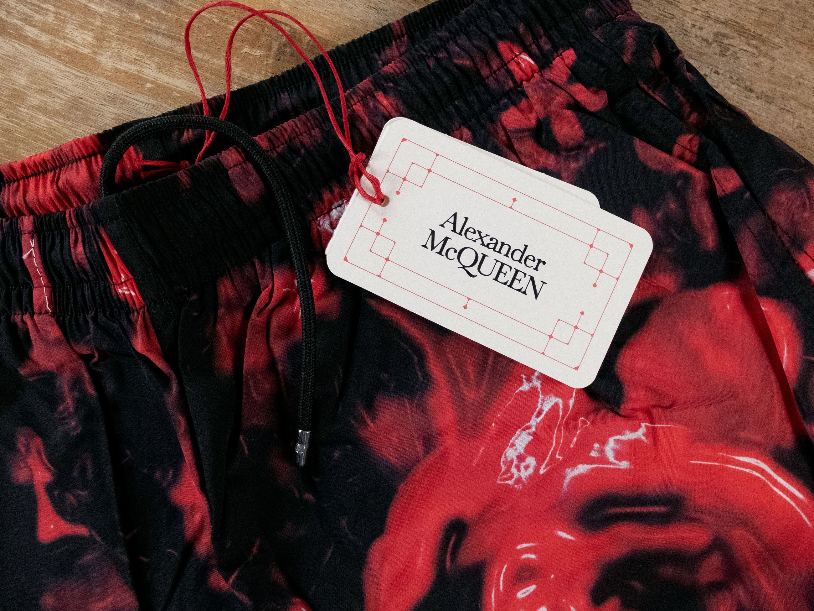Alexander McQueen ALEXANDER MCQUEEN red & black Wax Floral swim shorts Large Size US 34 / EU 50 - 3 Thumbnail