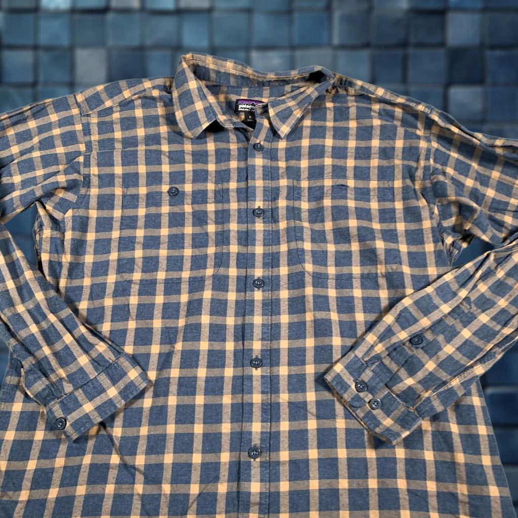 Patagonia Patagonia Shirt Mens L Blue Tan Plaid Organic Cotton Button Down Flannel Size US L / EU 52-54 / 3 - 1 Thumbnail