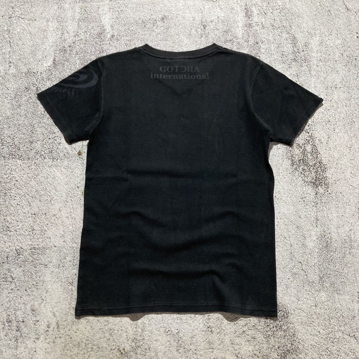 Japanese Brand 2000s Gotcha Surf Poem Logo T-shirt Tribal Punk Gothic Style Size US M / EU 48-50 / 2 - 9 Thumbnail