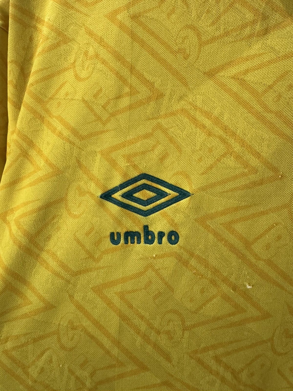 Umbro Vintage 1991/1993 Brasil home jersey Size US L / EU 52-54 / 3 - 5 Thumbnail