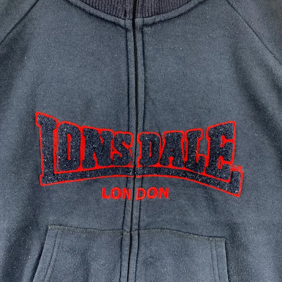Lonsdale Vintage LONSDALE LONDON Embossed Center Logo Size US L / EU 52-54 / 3 - 2 Thumbnail