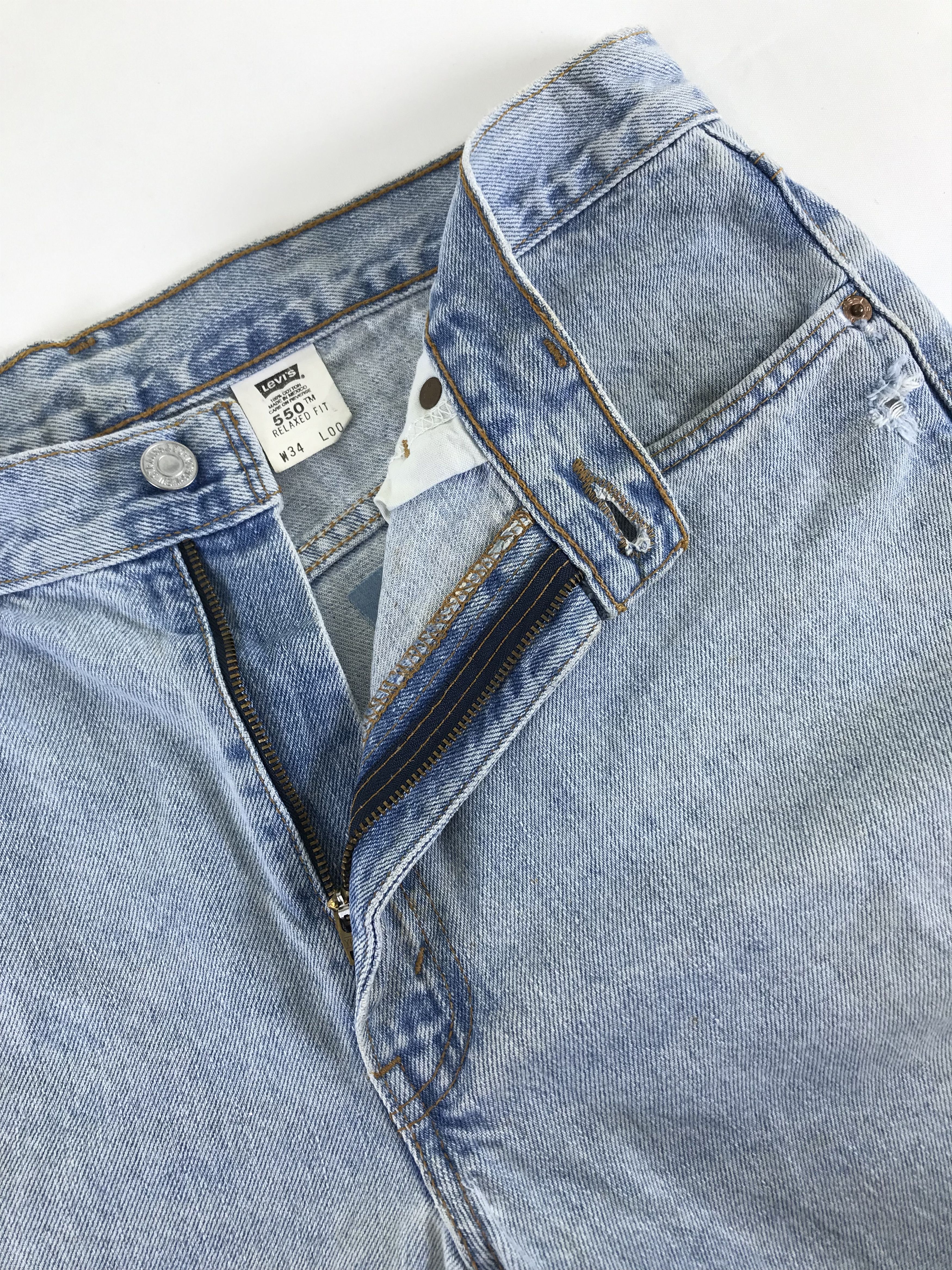 Levi's Vintage Levi's 550 Relaxed Fit Light Wash Short Jeans Size US 34 / EU 50 - 3 Thumbnail