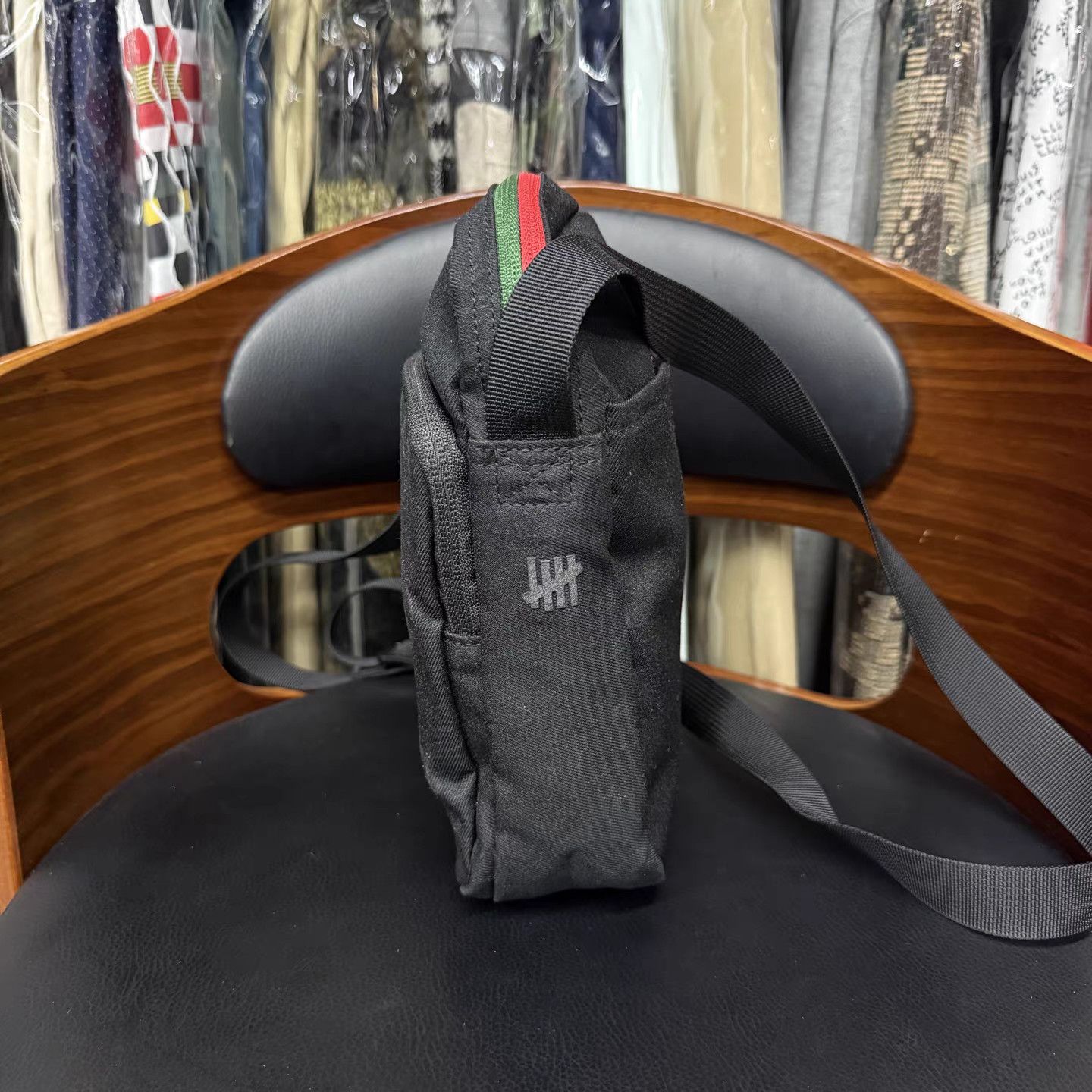 Nike Nike x Undefeated Red & Green Stripe Sling Bag K15 Size ONE SIZE - 2 Thumbnail