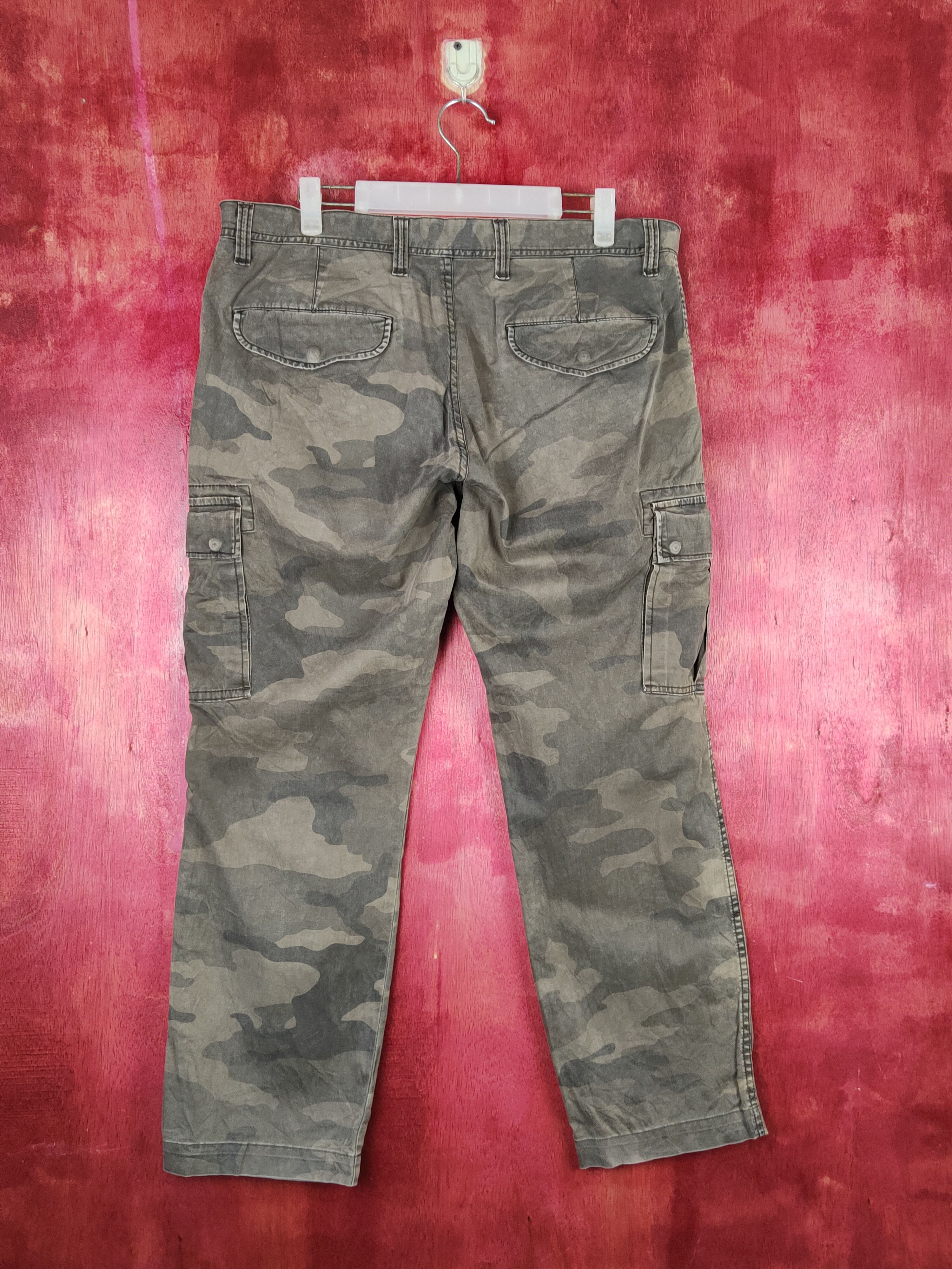 Japanese Brand Uniqlo Camouflage Multipocket Tactical Cargo Pants #1423 Size US 33 - 9 Thumbnail