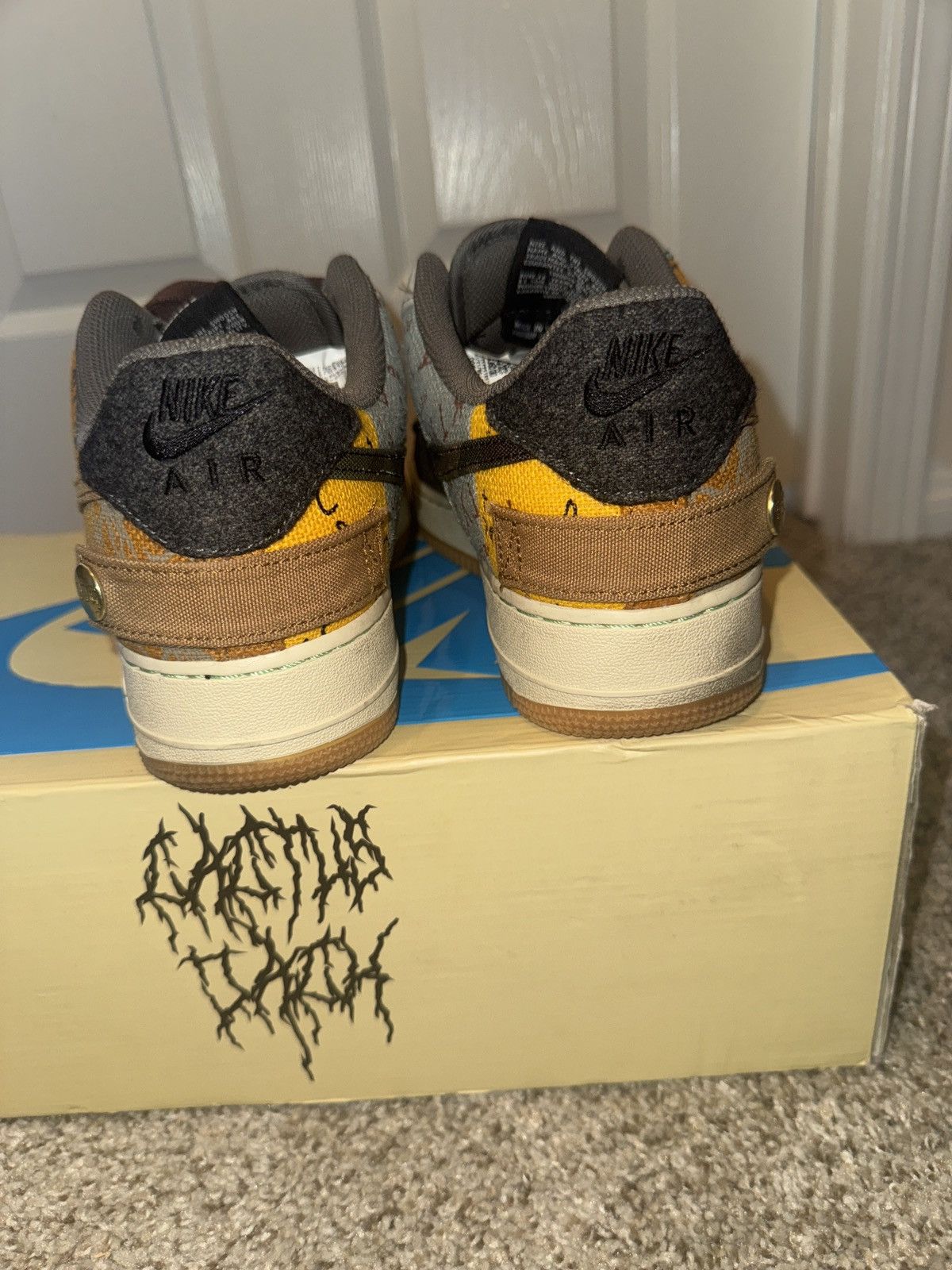 Nike × Travis Scott Nike x Travis Scott Air Force 1 Size US 11 / EU 44 - 4 Thumbnail